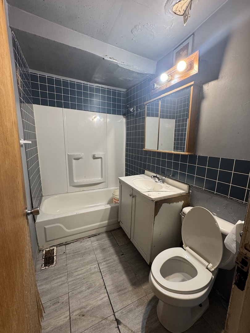 940 N Hamlin Avenue, Chicago, IL 60651