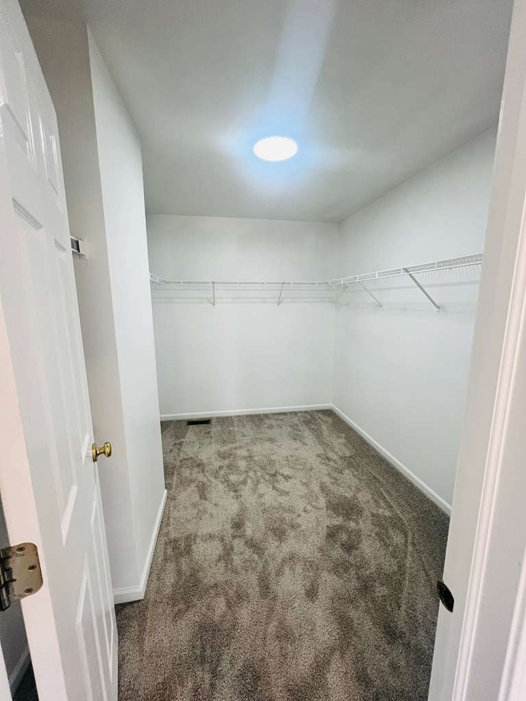 5 Player Court, Bolingbrook, IL 60490