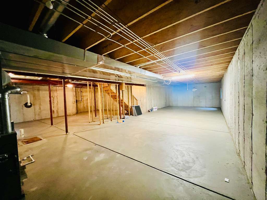 5 Player Court, Bolingbrook, IL 60490