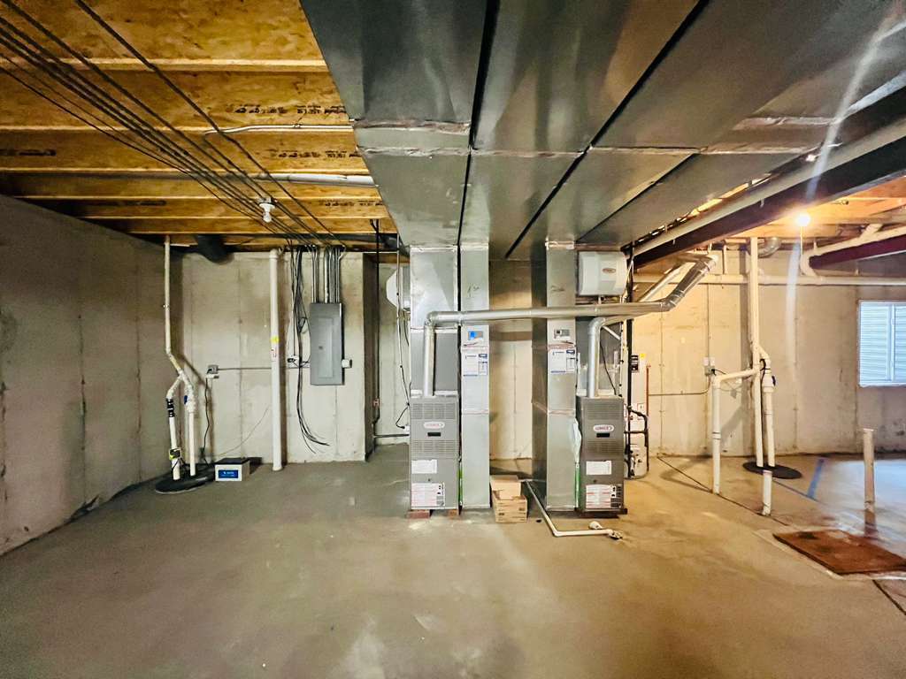 5 Player Court, Bolingbrook, IL 60490