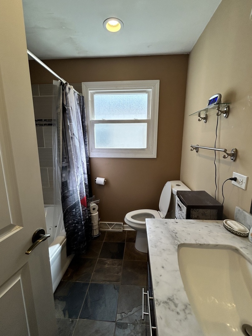 11825 S Bishop Street, Chicago, IL 60643