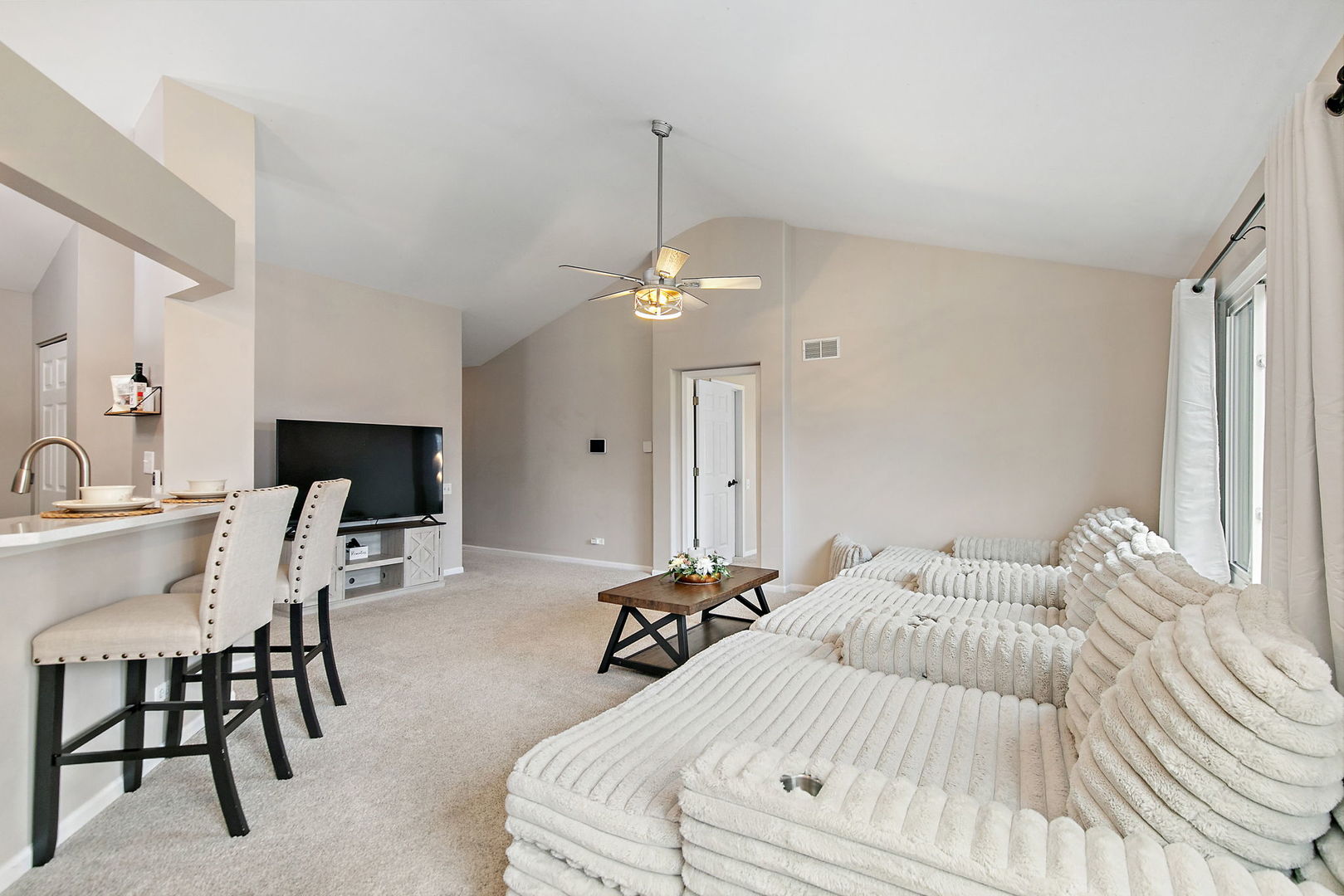 2611 Stanton Circle, Lake In The Hills, IL 60156