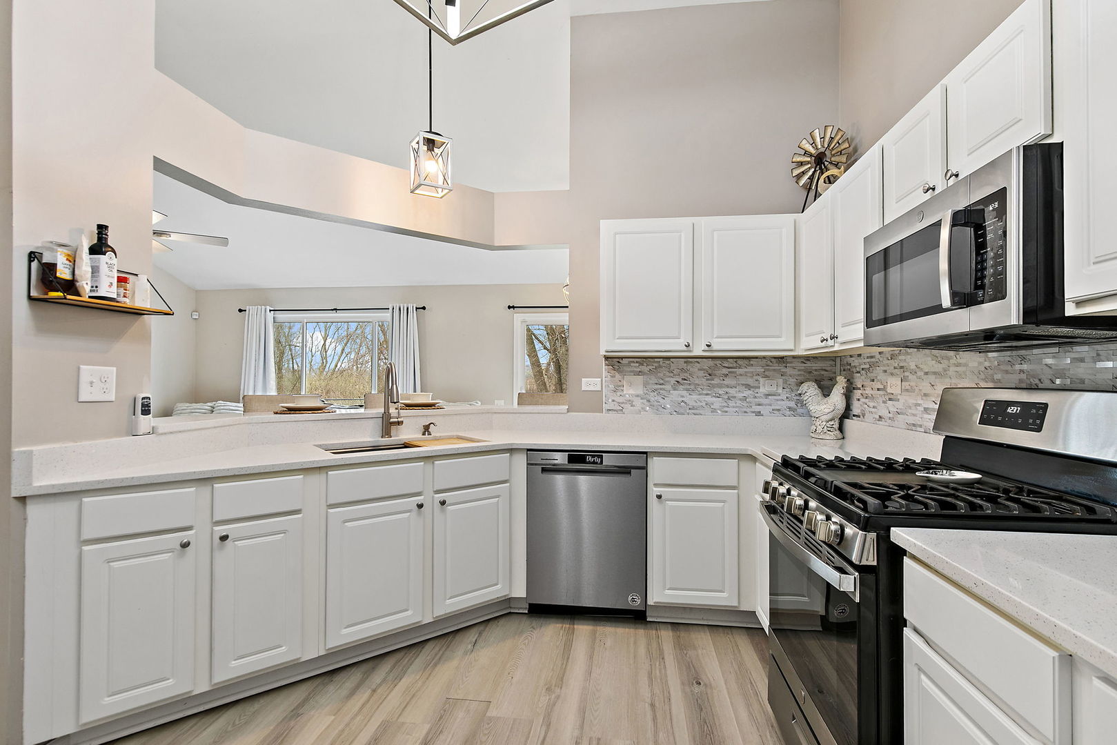 2611 Stanton Circle, Lake In The Hills, IL 60156