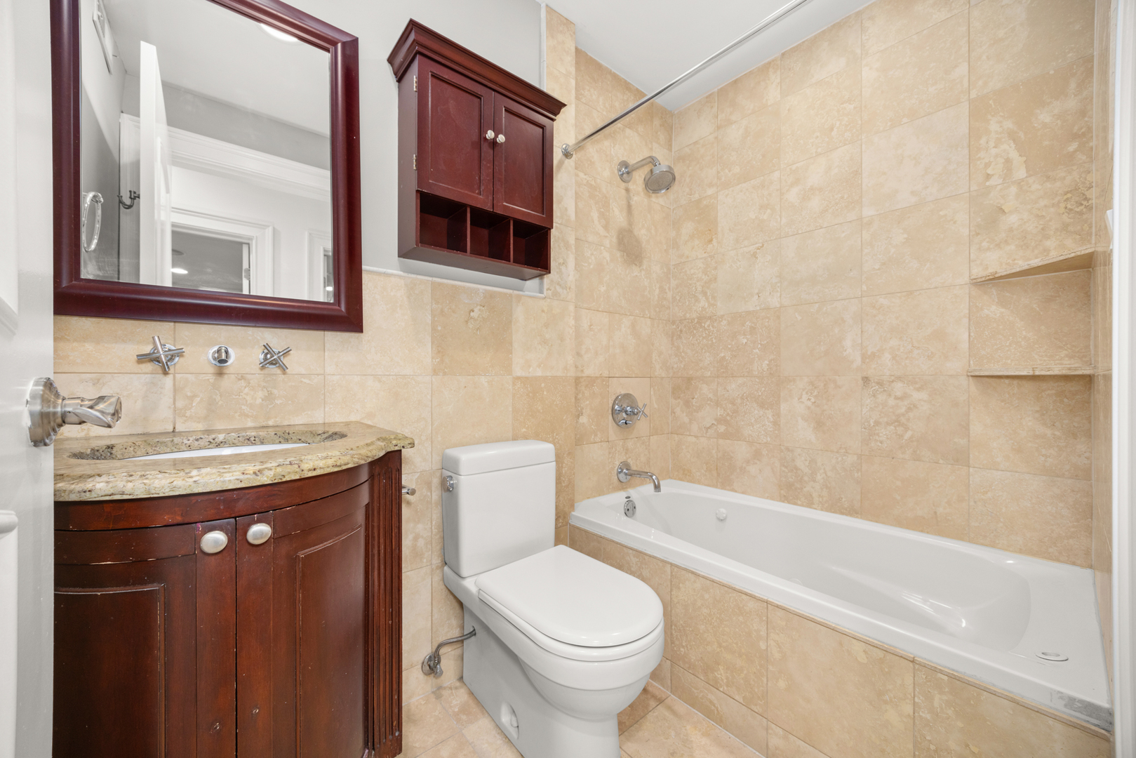 842 W Belle Plaine Avenue #GW, Chicago, IL 60613