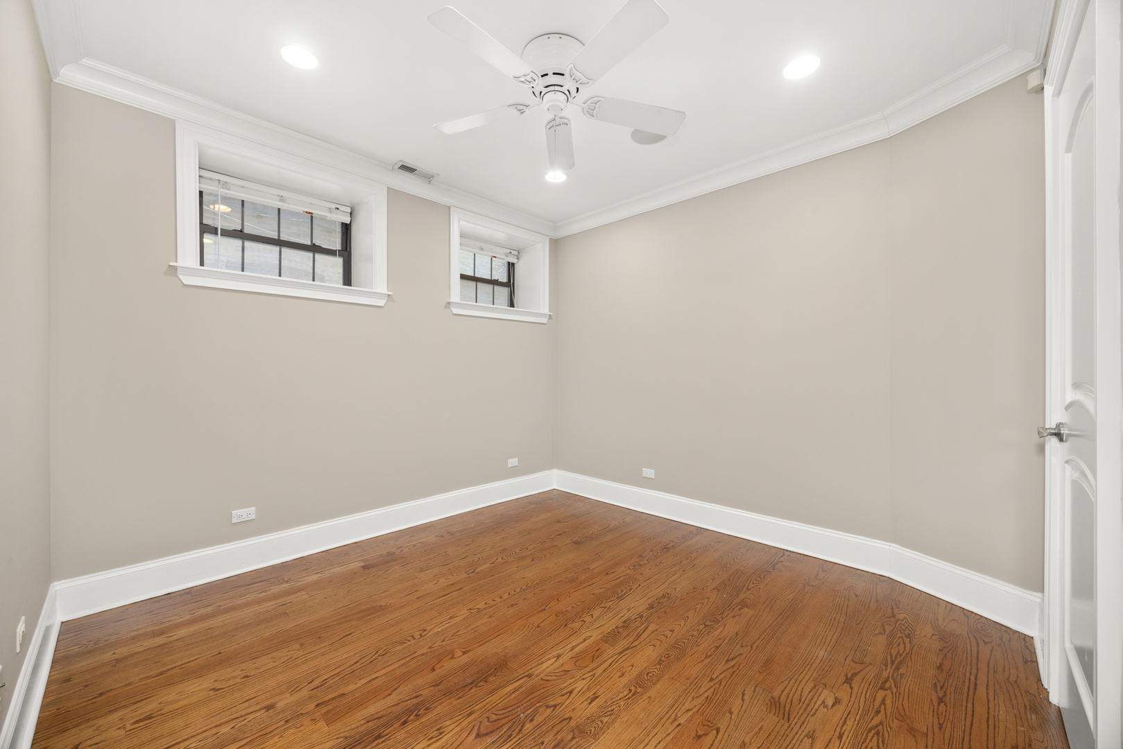 842 W Belle Plaine Avenue #GW, Chicago, IL 60613