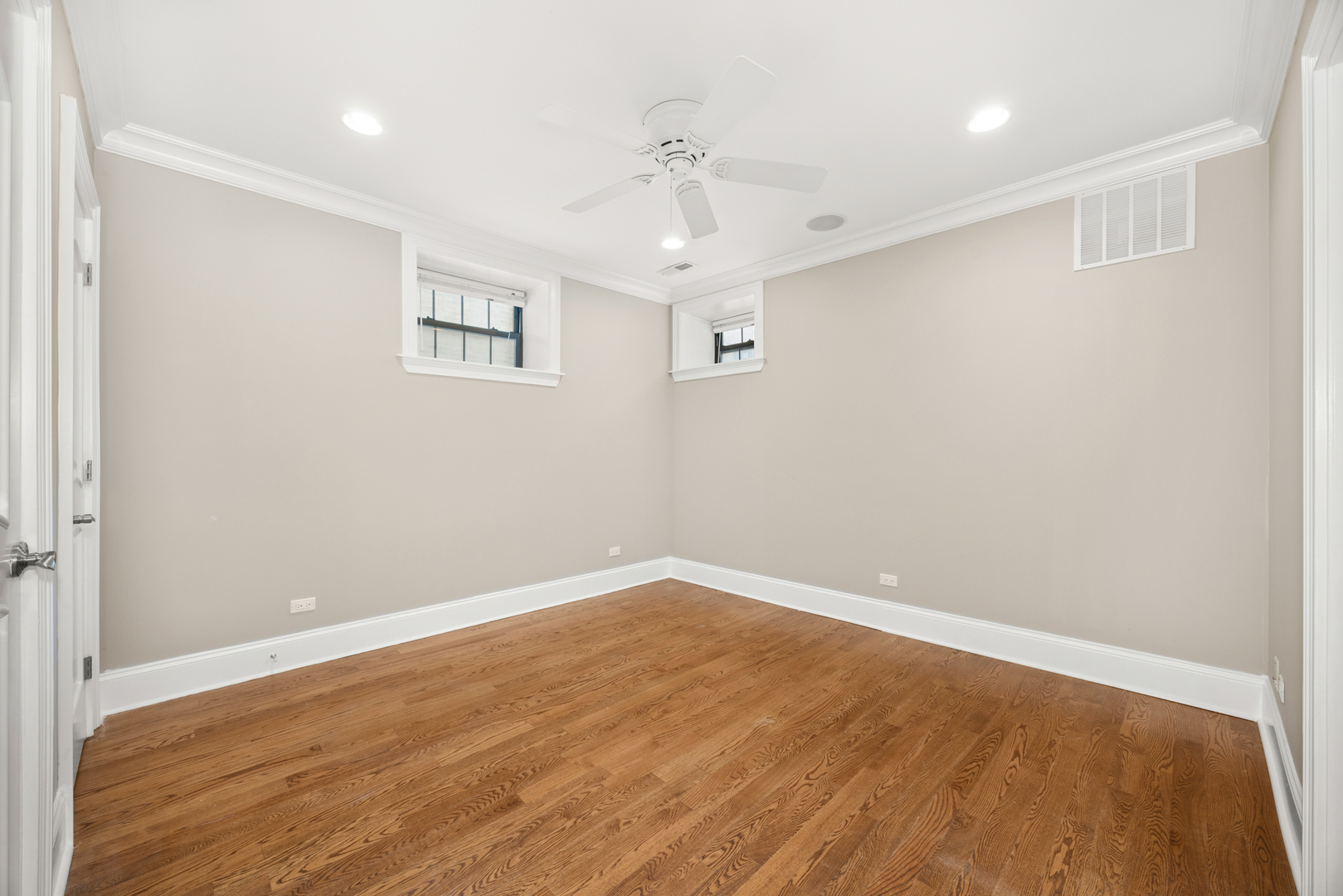 842 W Belle Plaine Avenue #GW, Chicago, IL 60613