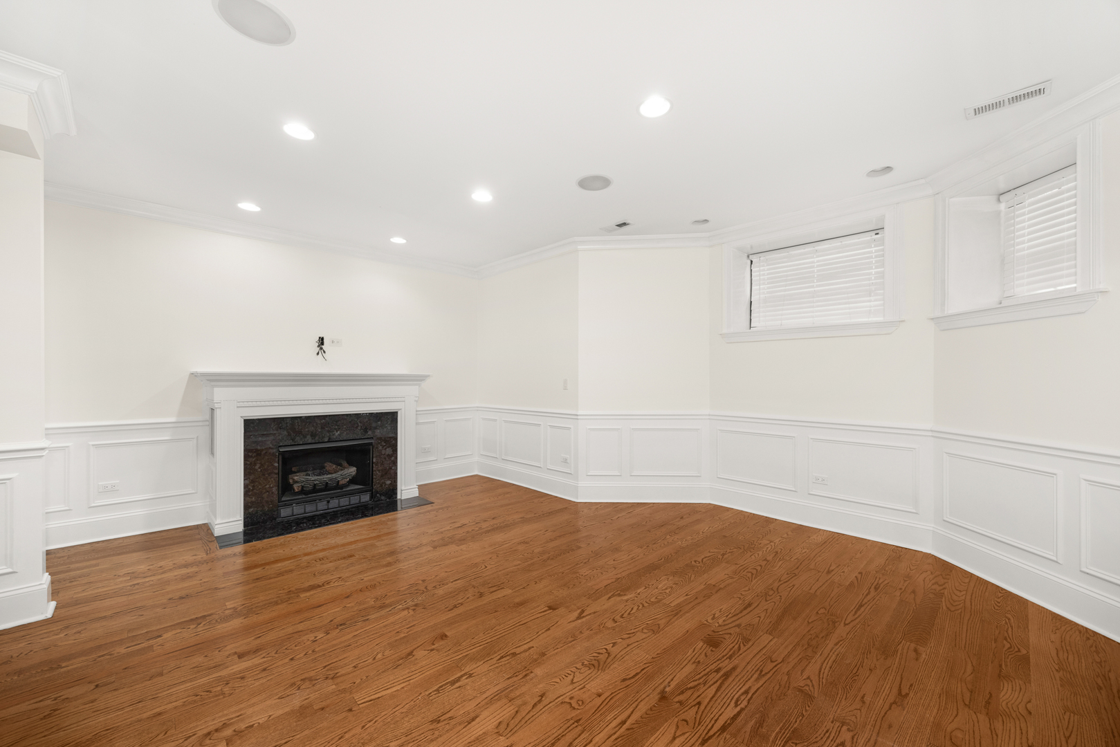 842 W Belle Plaine Avenue #GW, Chicago, IL 60613