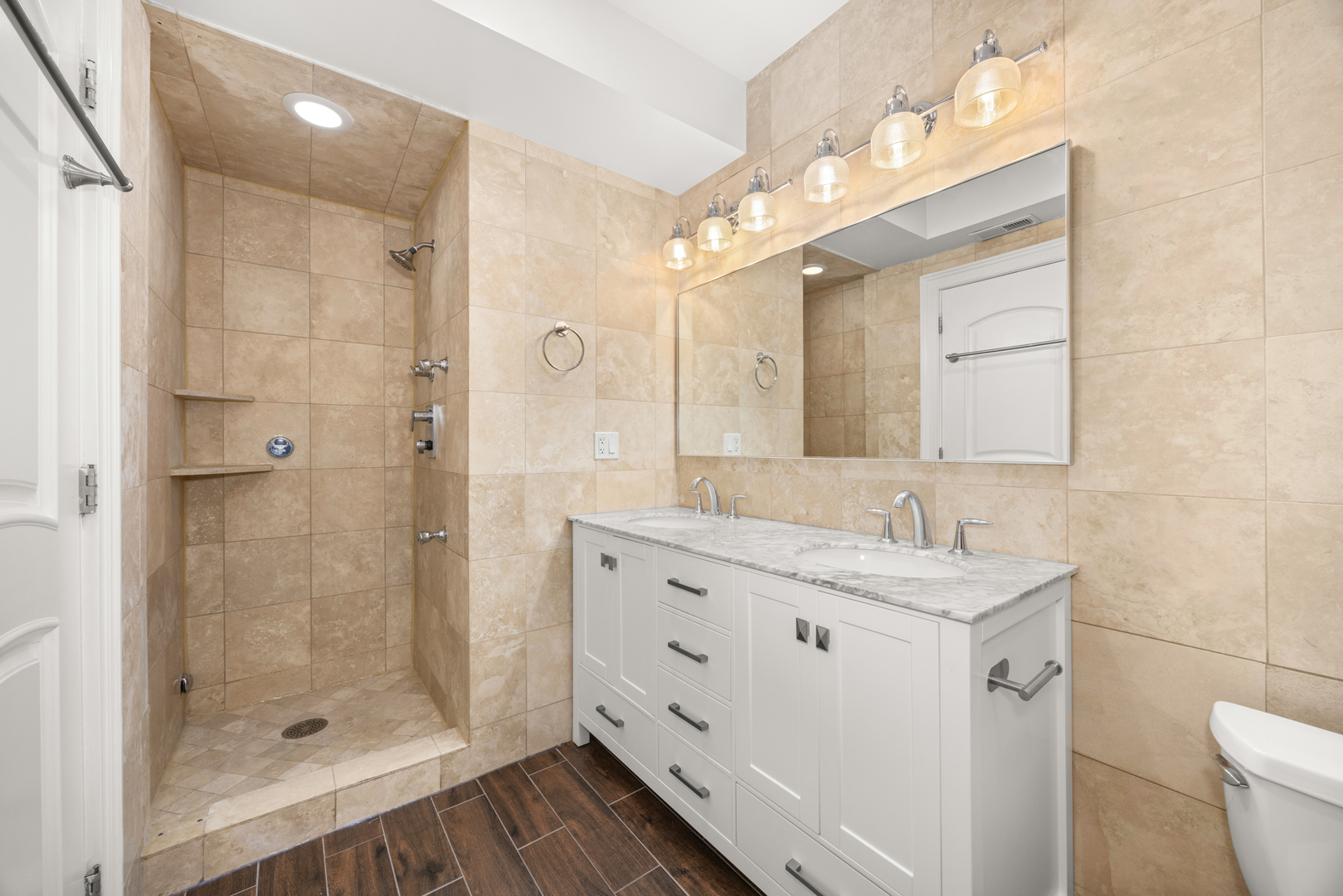 842 W Belle Plaine Avenue #GW, Chicago, IL 60613