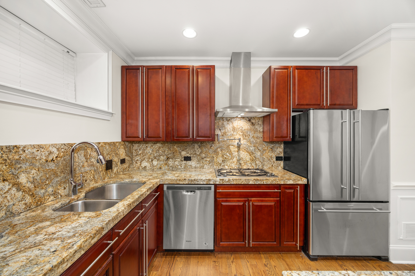 842 W Belle Plaine Avenue #GW, Chicago, IL 60613