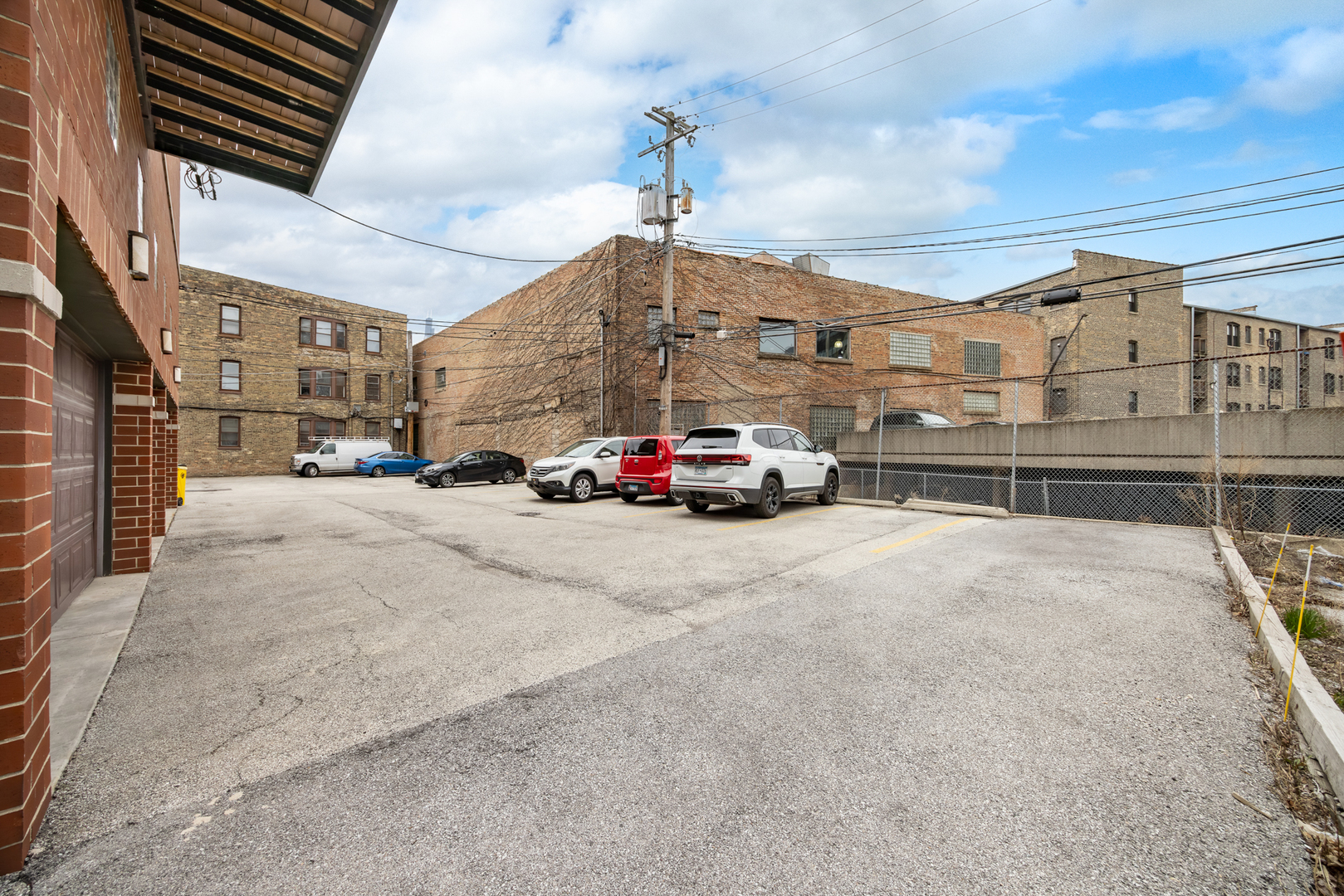 842 W Belle Plaine Avenue #GW, Chicago, IL 60613