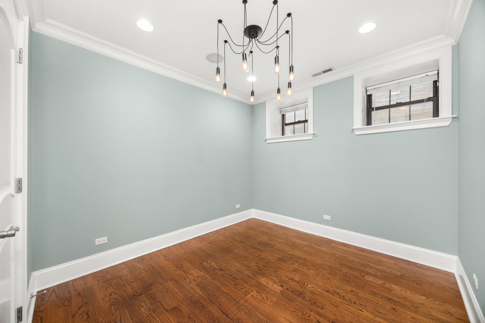 842 W Belle Plaine Avenue #GW, Chicago, IL 60613