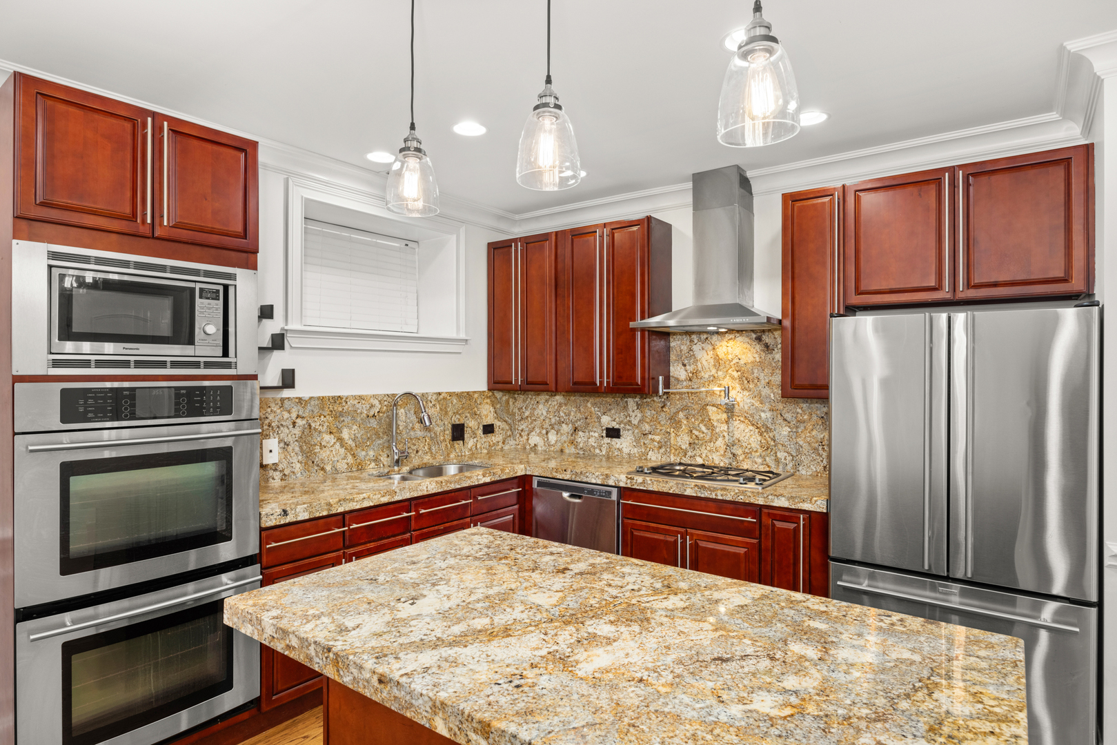 842 W Belle Plaine Avenue #GW, Chicago, IL 60613