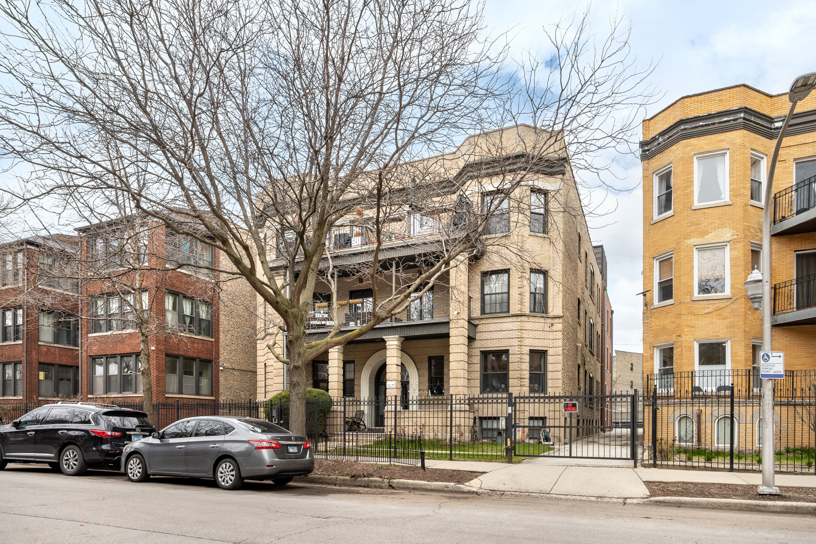 842 W Belle Plaine Avenue #GW, Chicago, IL 60613