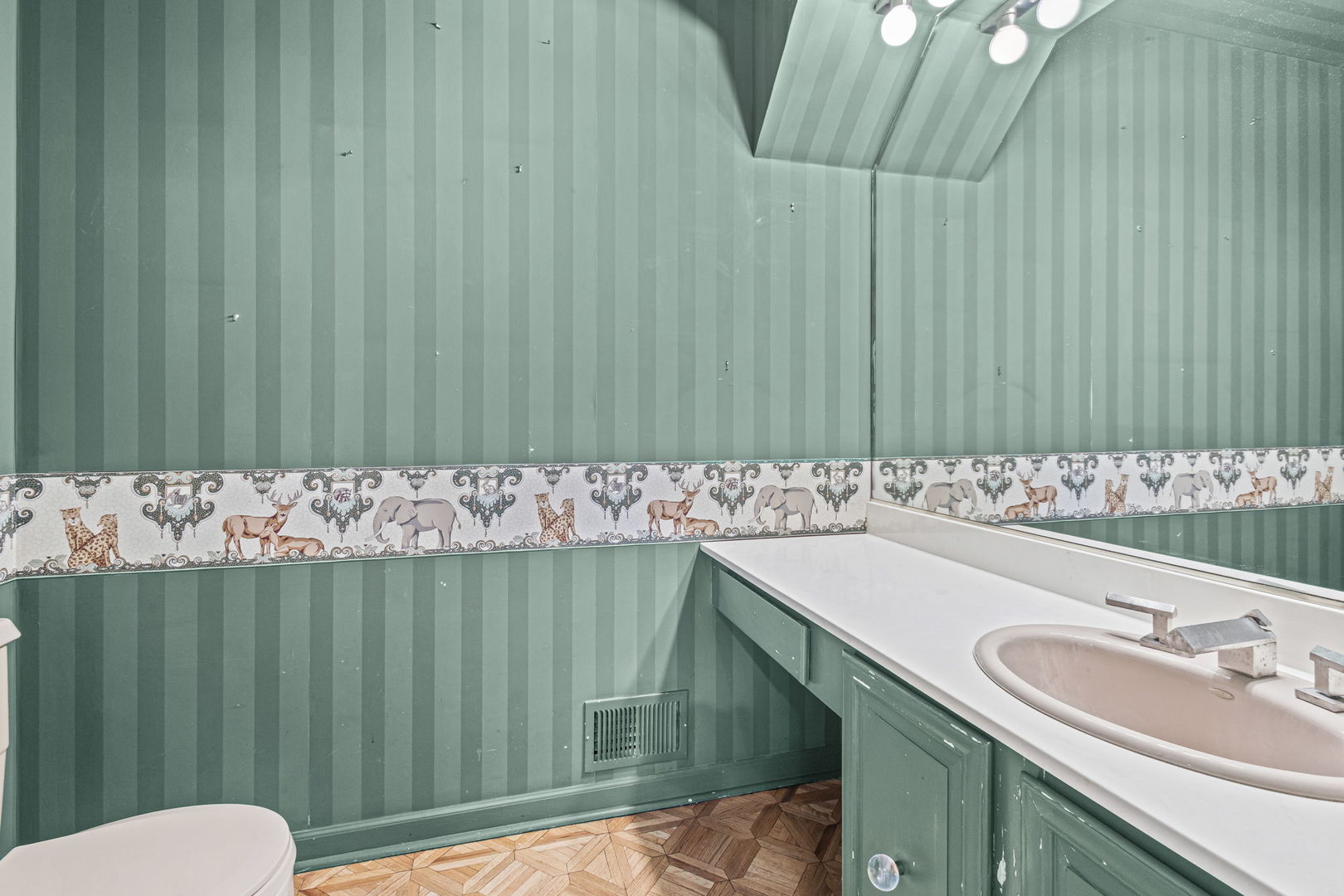 560 HUNTER Road, Wilmette, IL 60091