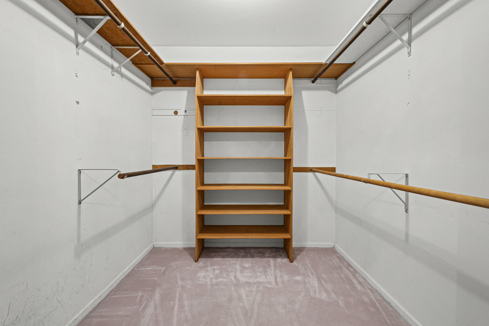 560 HUNTER Road, Wilmette, IL 60091