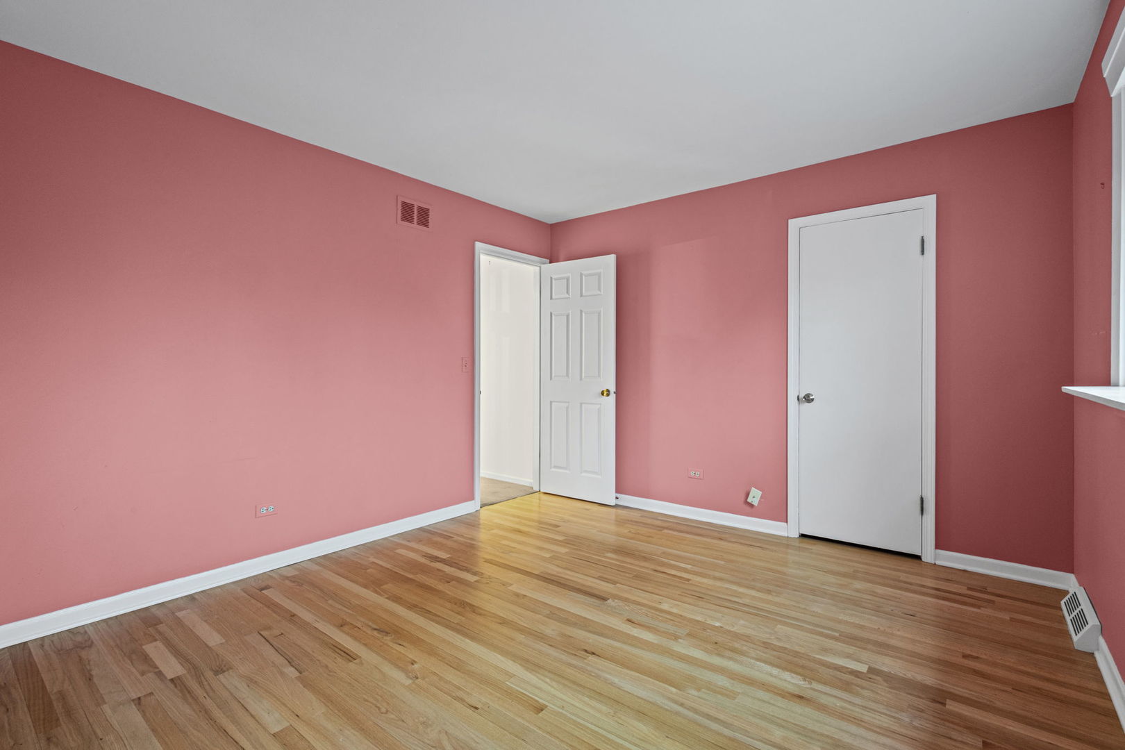 560 HUNTER Road, Wilmette, IL 60091