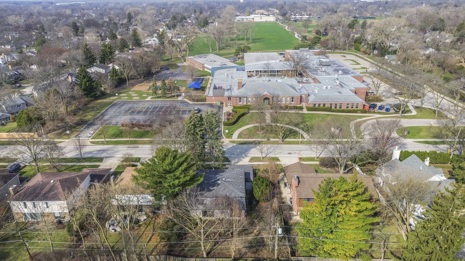 560 HUNTER Road, Wilmette, IL 60091