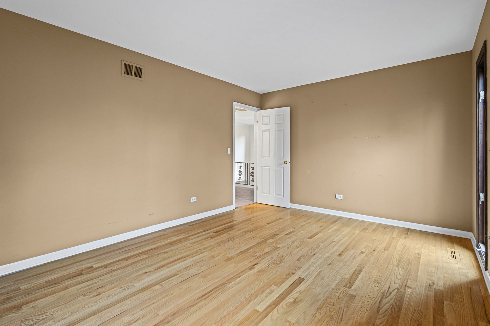 560 HUNTER Road, Wilmette, IL 60091