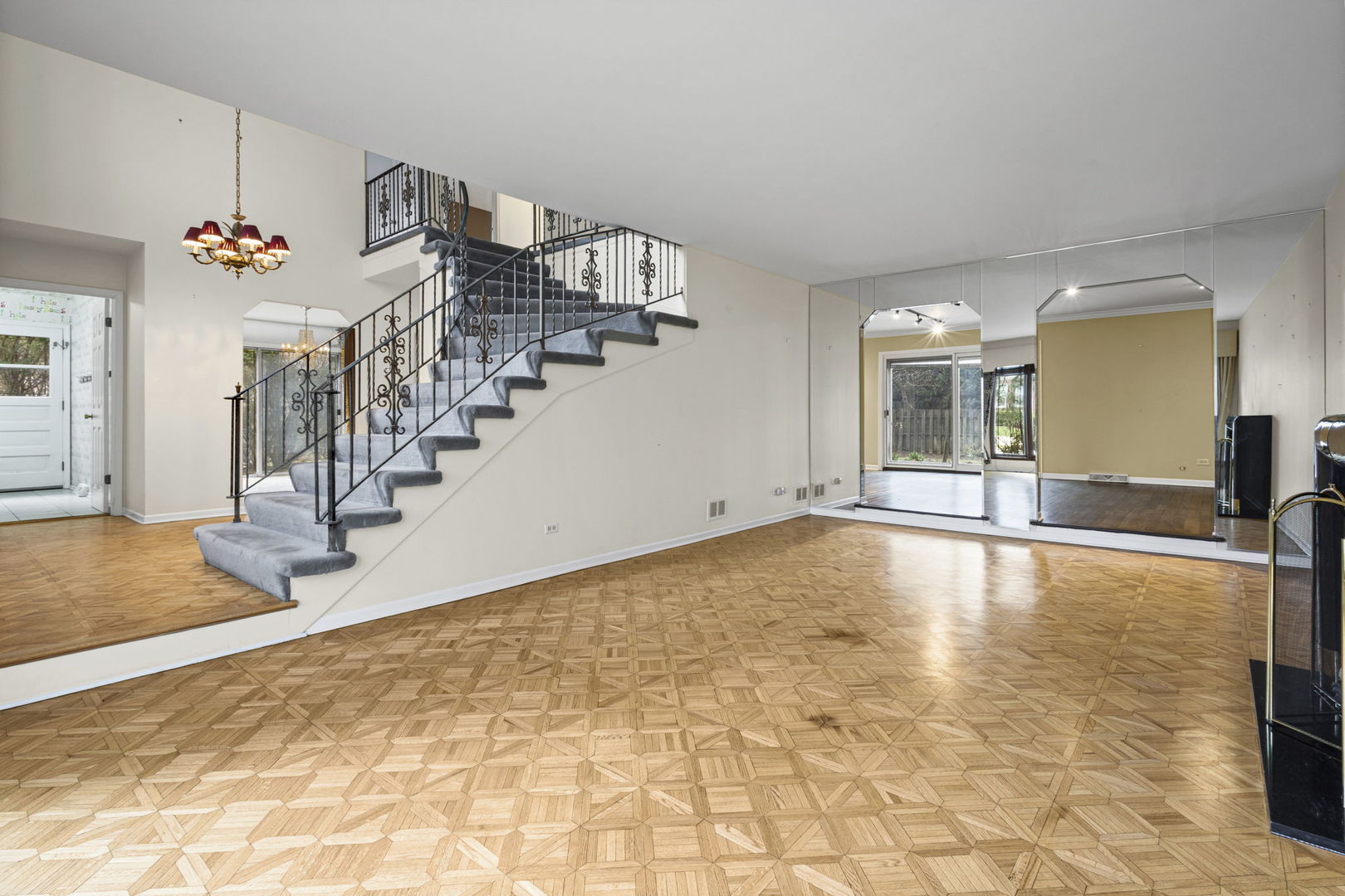 560 HUNTER Road, Wilmette, IL 60091