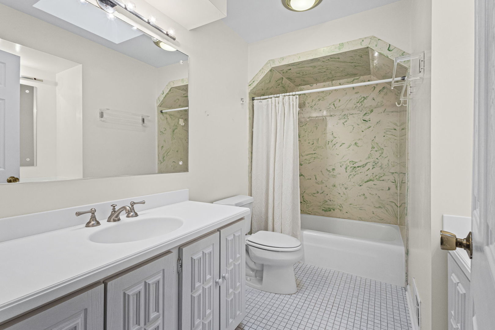 560 HUNTER Road, Wilmette, IL 60091