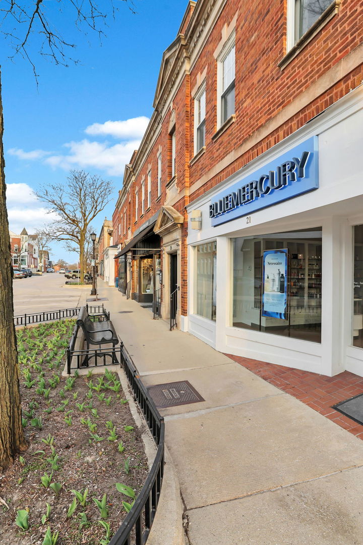 19 E 1st Street #C, Hinsdale, IL 60521