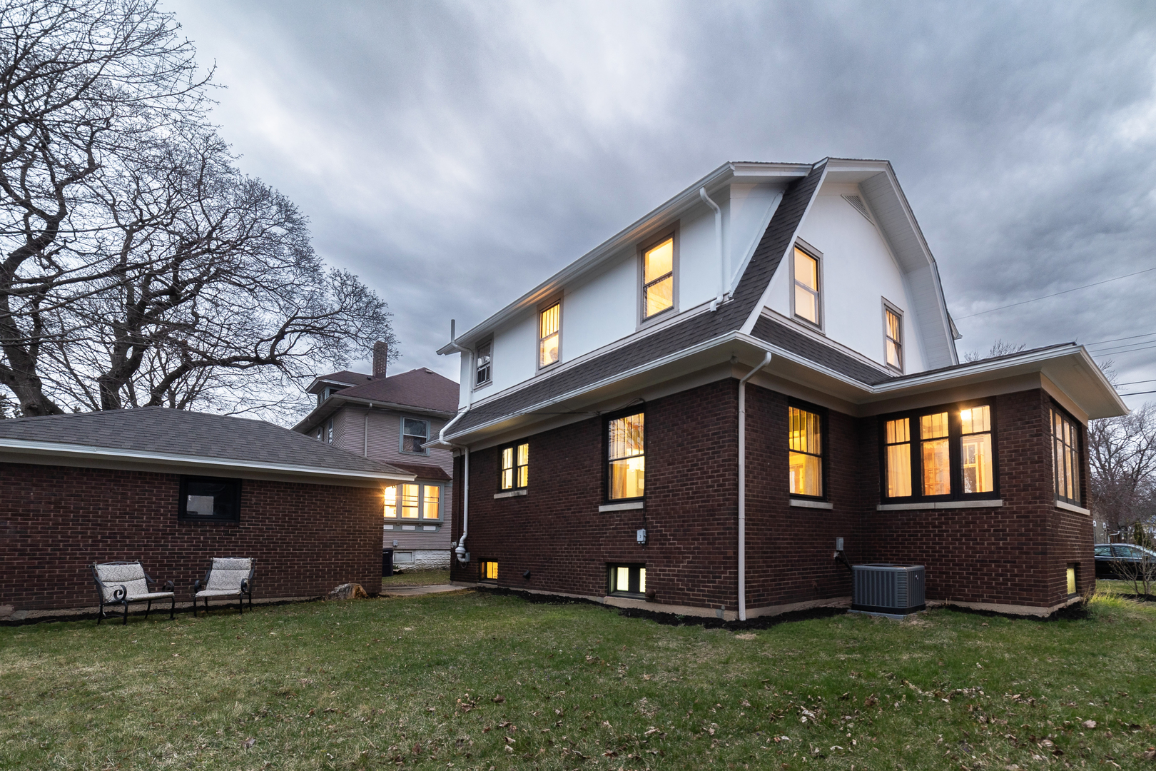 489 Division Street, Elgin, IL 60120