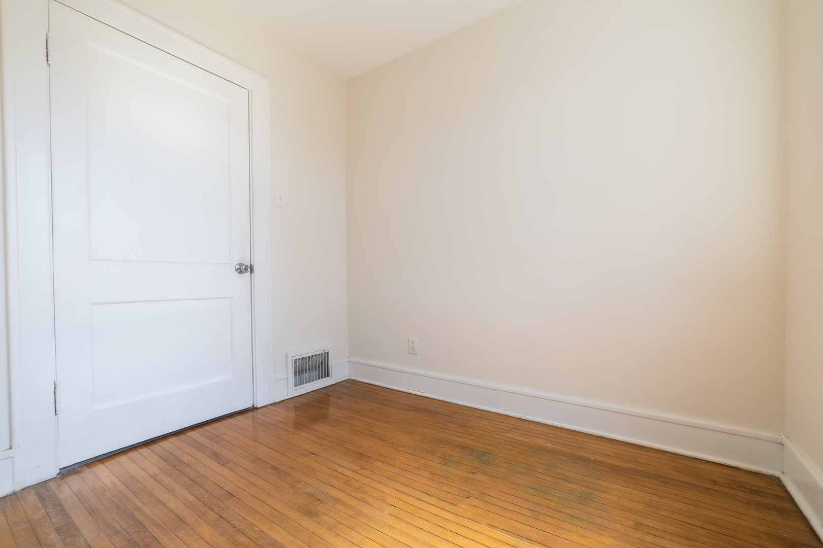 489 Division Street, Elgin, IL 60120