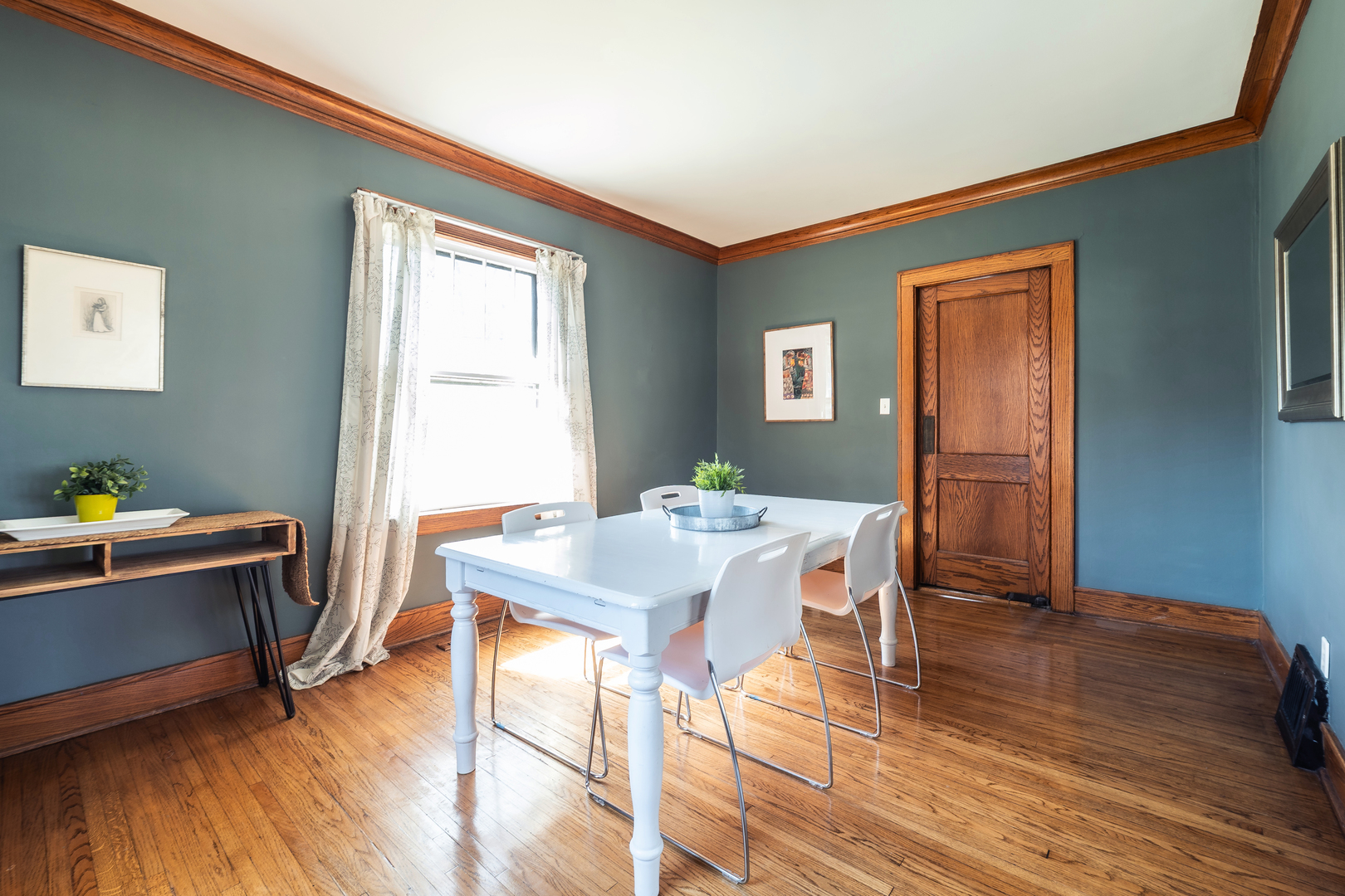 489 Division Street, Elgin, IL 60120