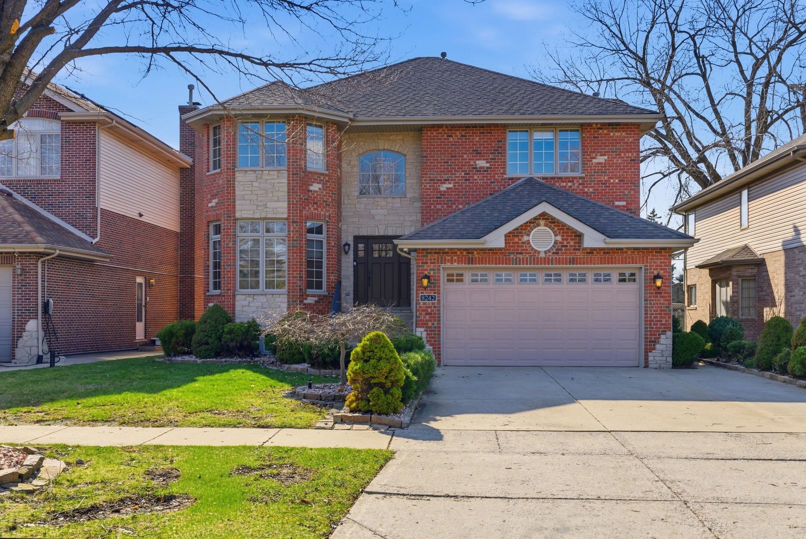 8242 Latrobe Avenue, Burbank, IL 60459