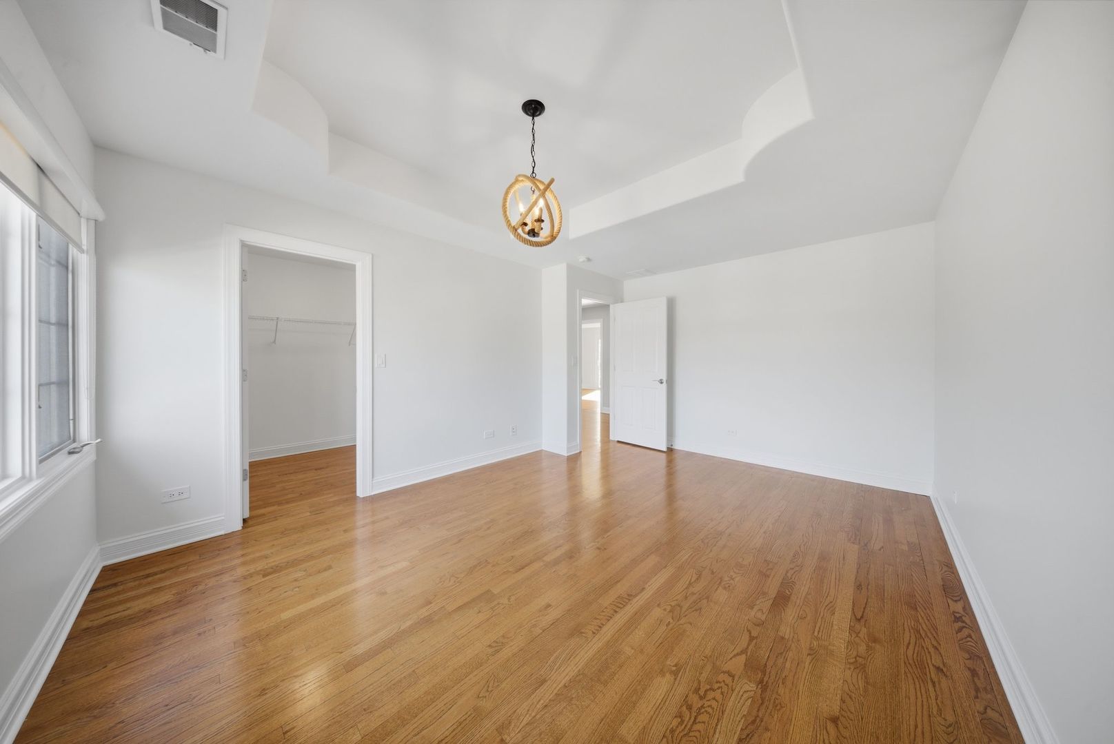 8242 Latrobe Avenue, Burbank, IL 60459