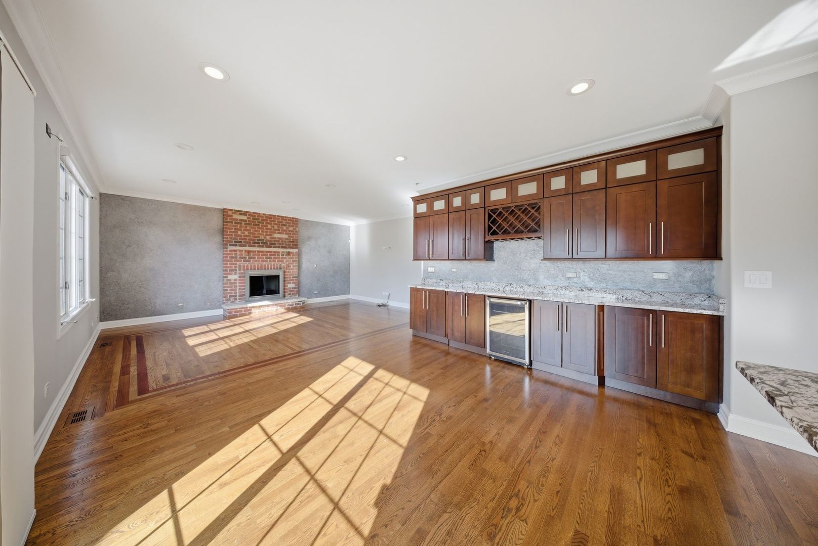 8242 Latrobe Avenue, Burbank, IL 60459