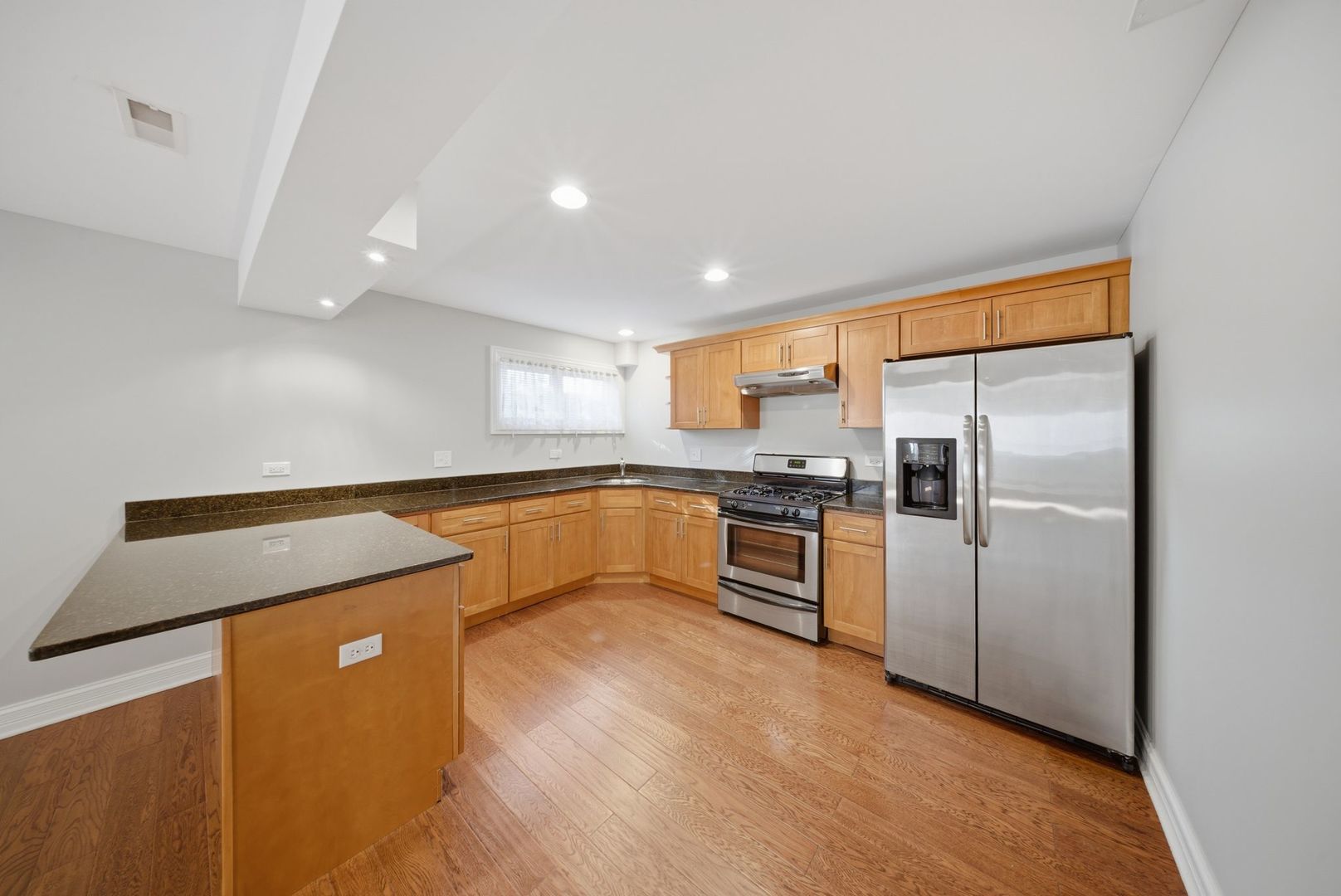 8242 Latrobe Avenue, Burbank, IL 60459