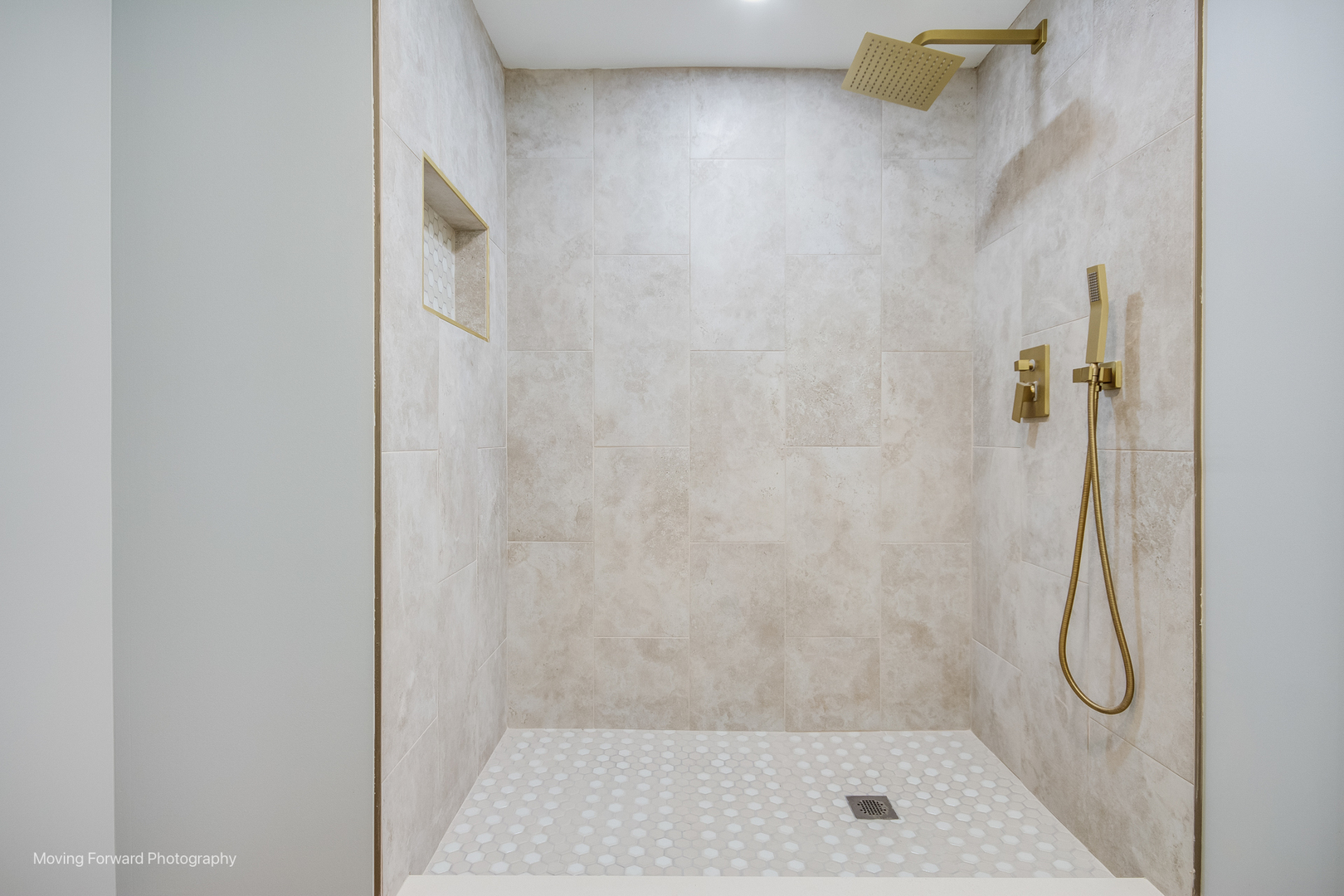 665 W 144th Street, Riverdale, IL 60827