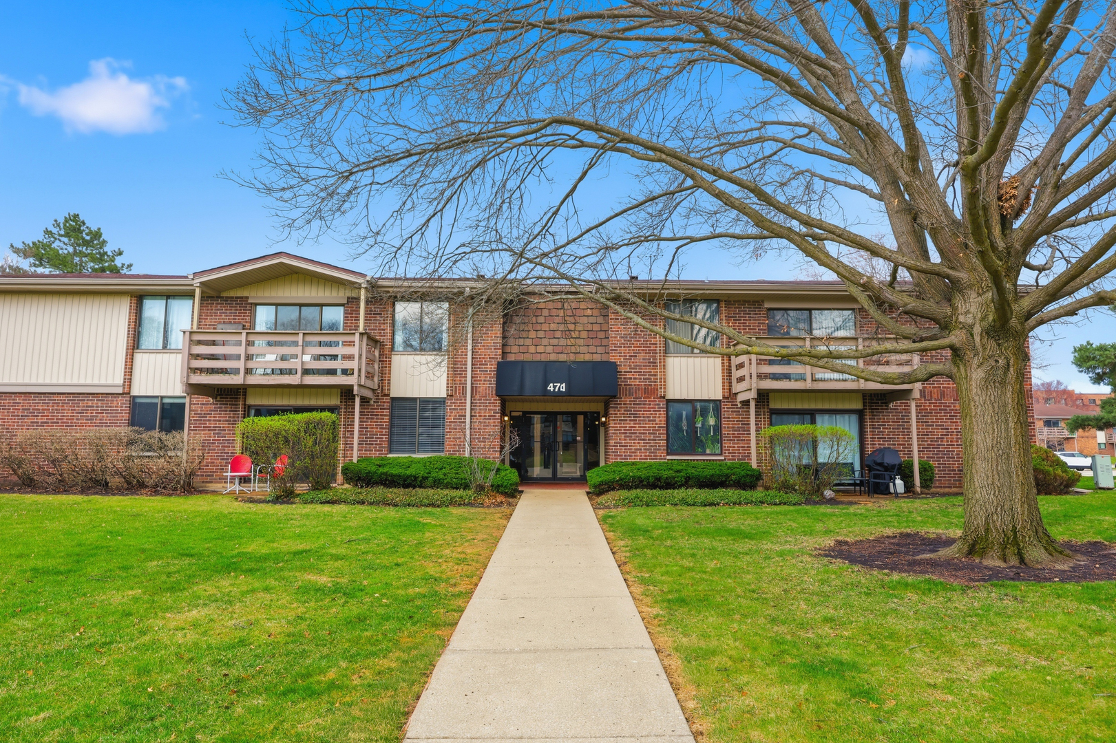 471 Raintree Court #2B, Glen Ellyn, IL 60137