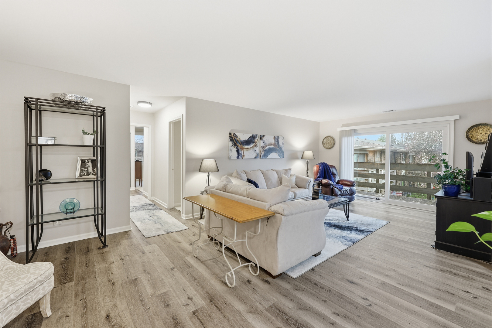 471 Raintree Court #2B, Glen Ellyn, IL 60137