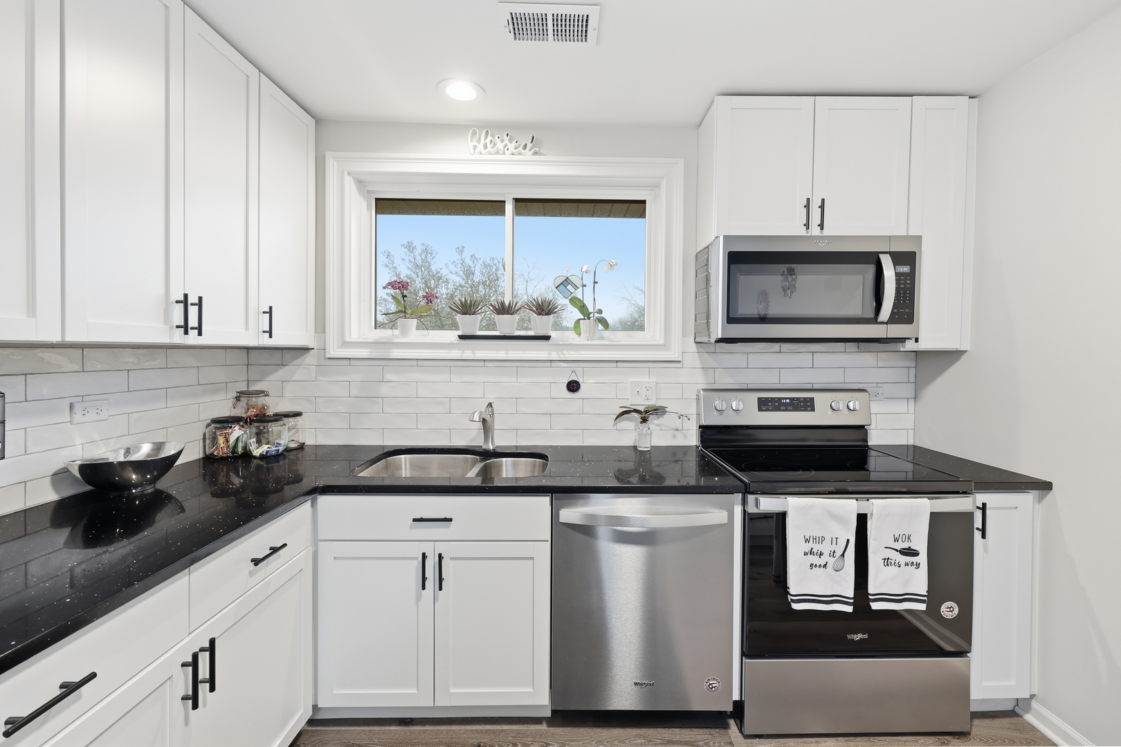 471 Raintree Court #2B, Glen Ellyn, IL 60137