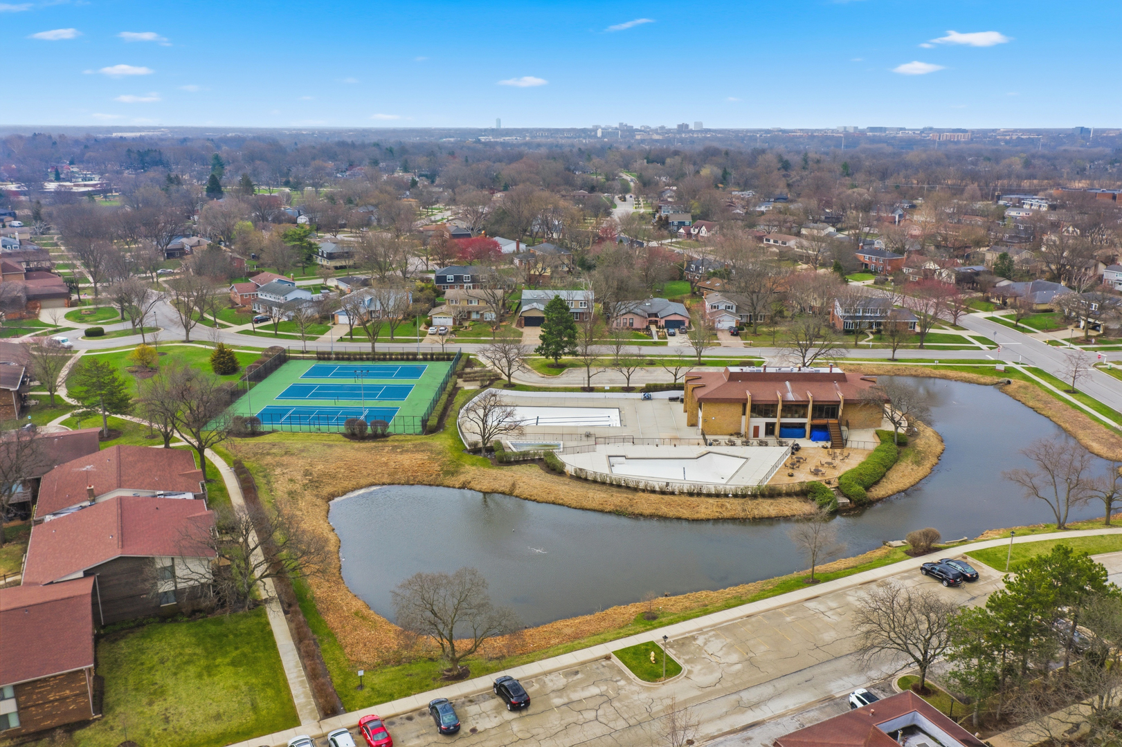 471 Raintree Court #2B, Glen Ellyn, IL 60137