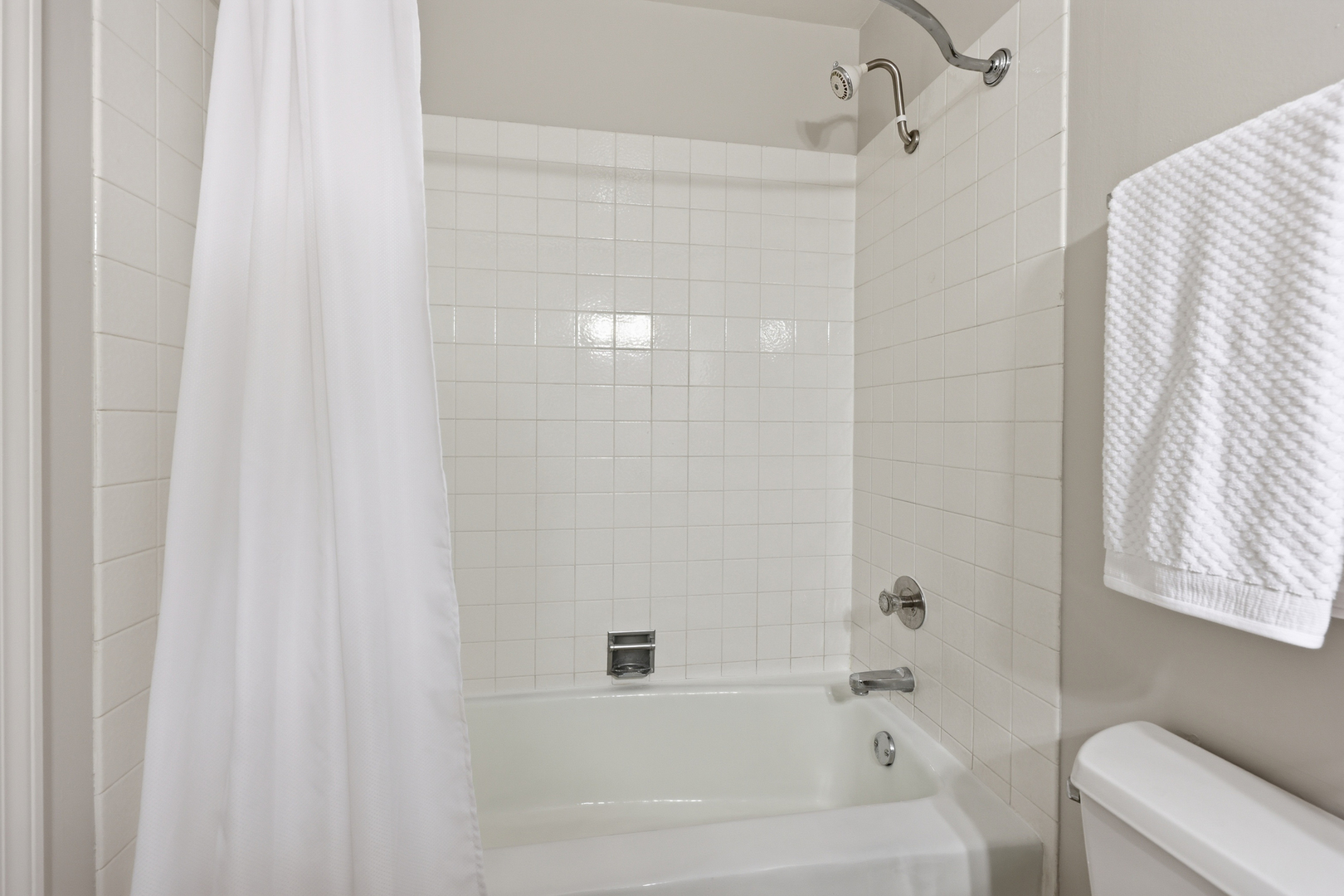 471 Raintree Court #2B, Glen Ellyn, IL 60137