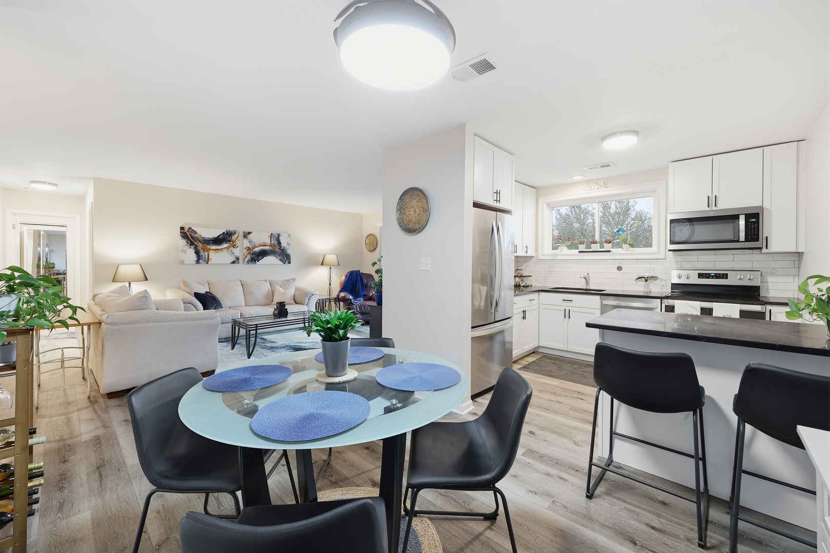 471 Raintree Court #2B, Glen Ellyn, IL 60137