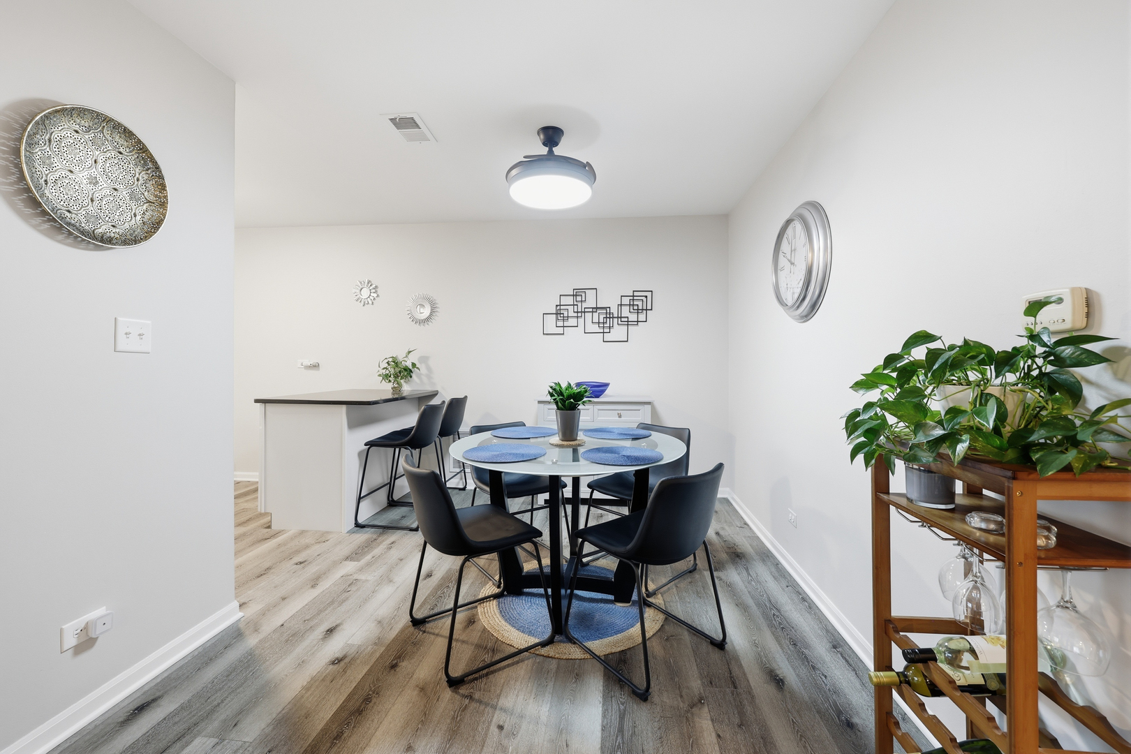 471 Raintree Court #2B, Glen Ellyn, IL 60137