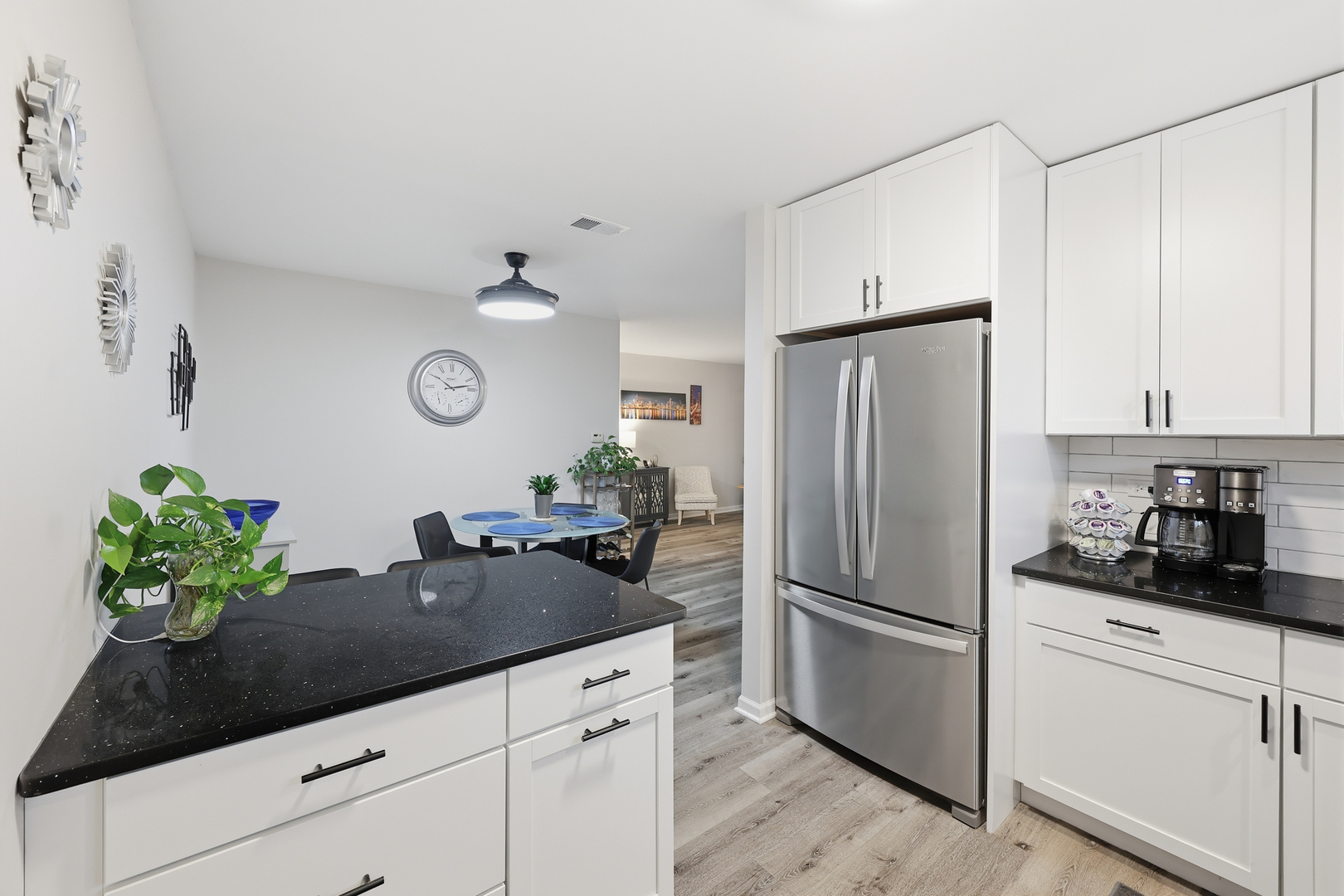 471 Raintree Court #2B, Glen Ellyn, IL 60137