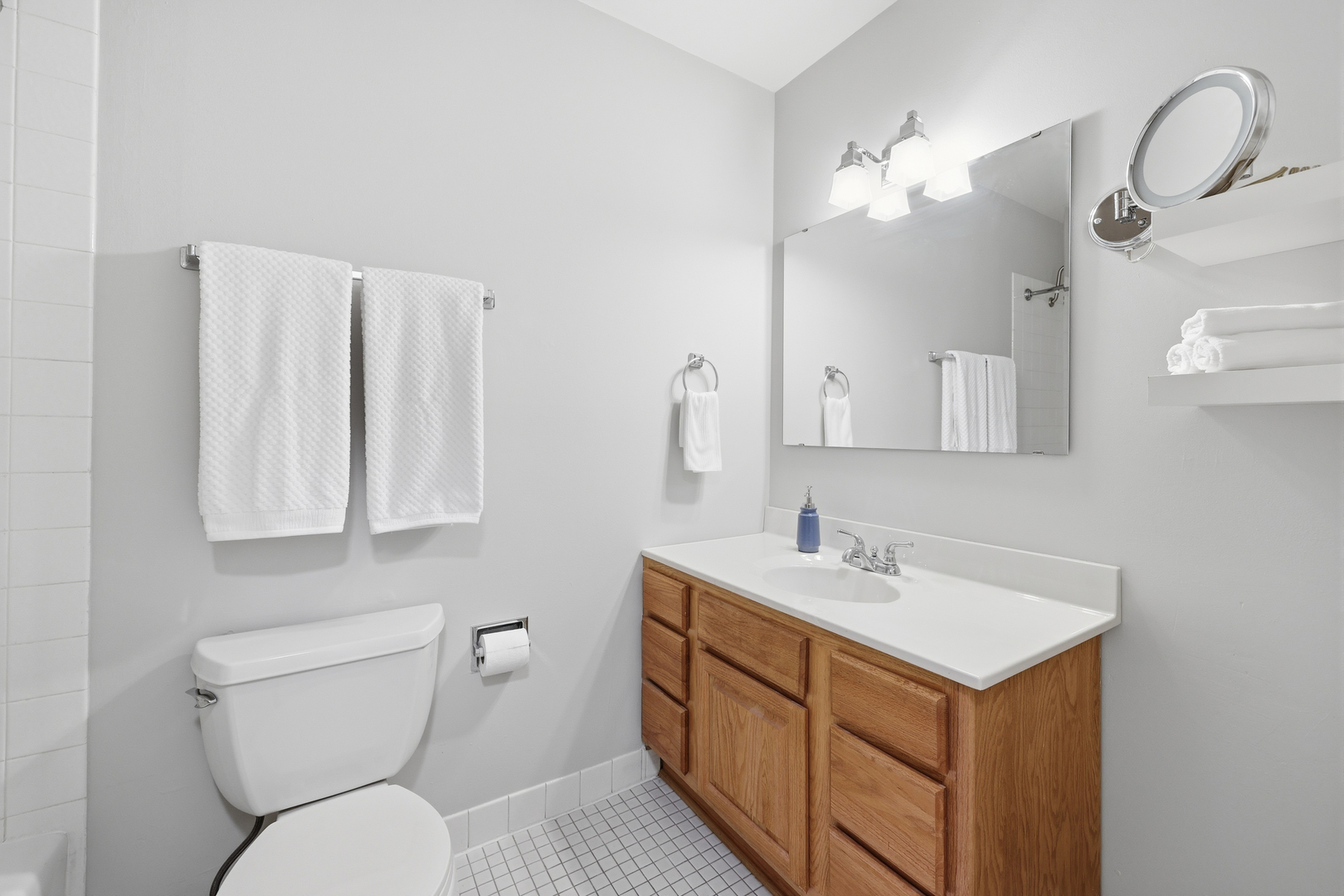 471 Raintree Court #2B, Glen Ellyn, IL 60137