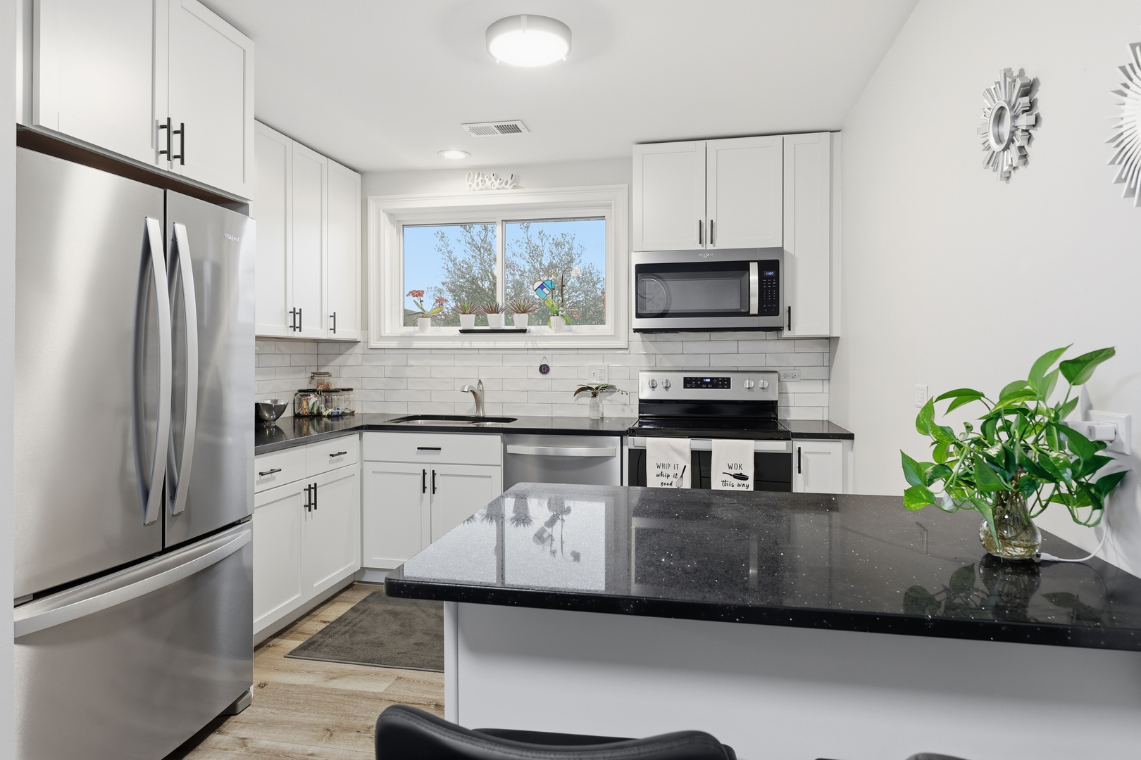 471 Raintree Court #2B, Glen Ellyn, IL 60137