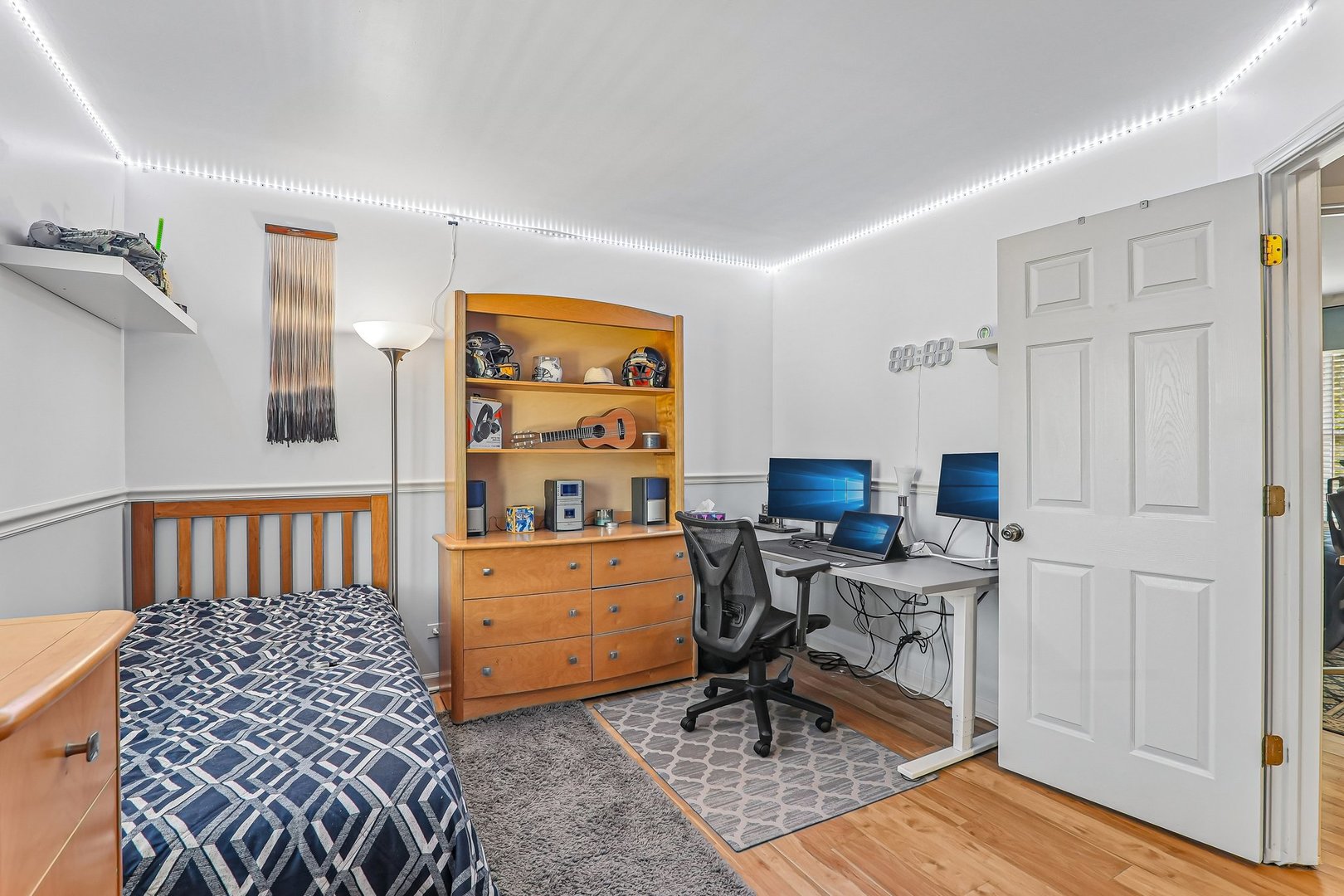 806 Meadowridge Drive, Aurora, IL 60504