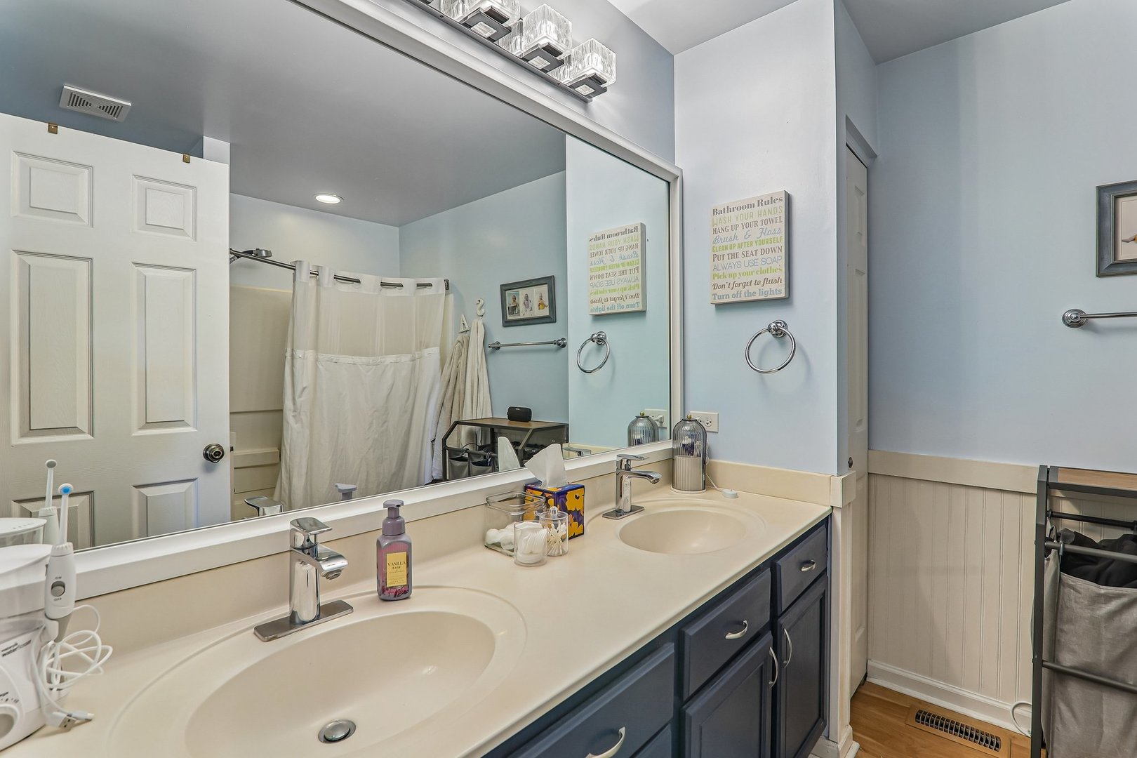 806 Meadowridge Drive, Aurora, IL 60504