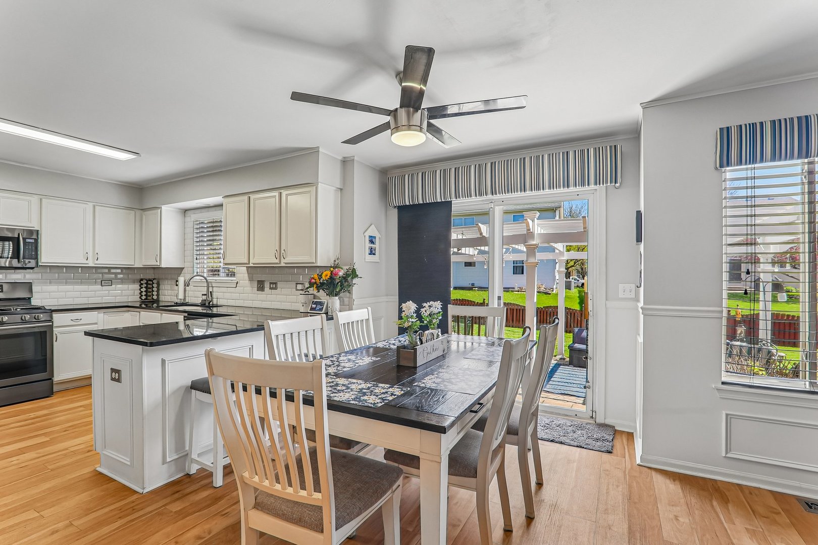 806 Meadowridge Drive, Aurora, IL 60504