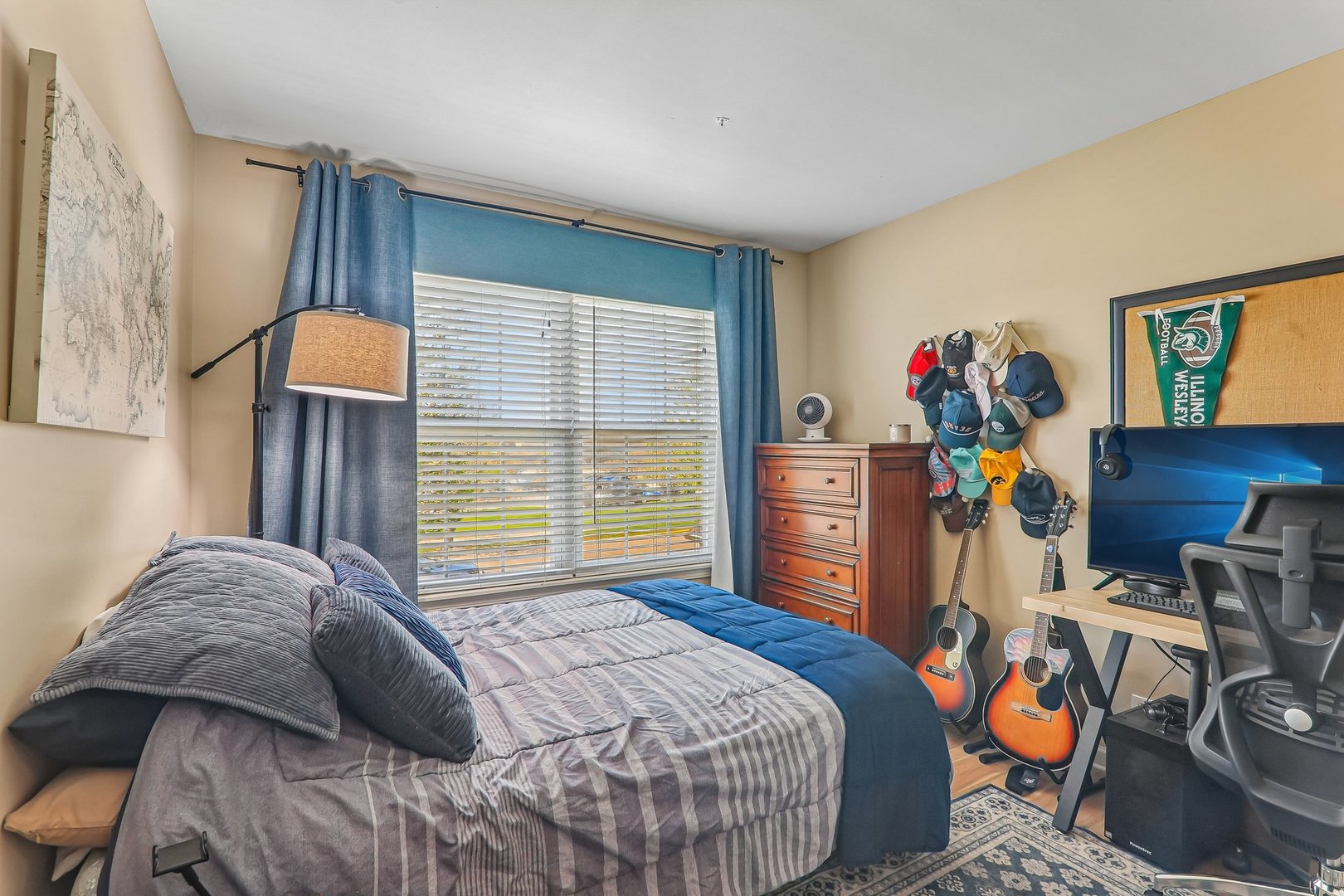 806 Meadowridge Drive, Aurora, IL 60504