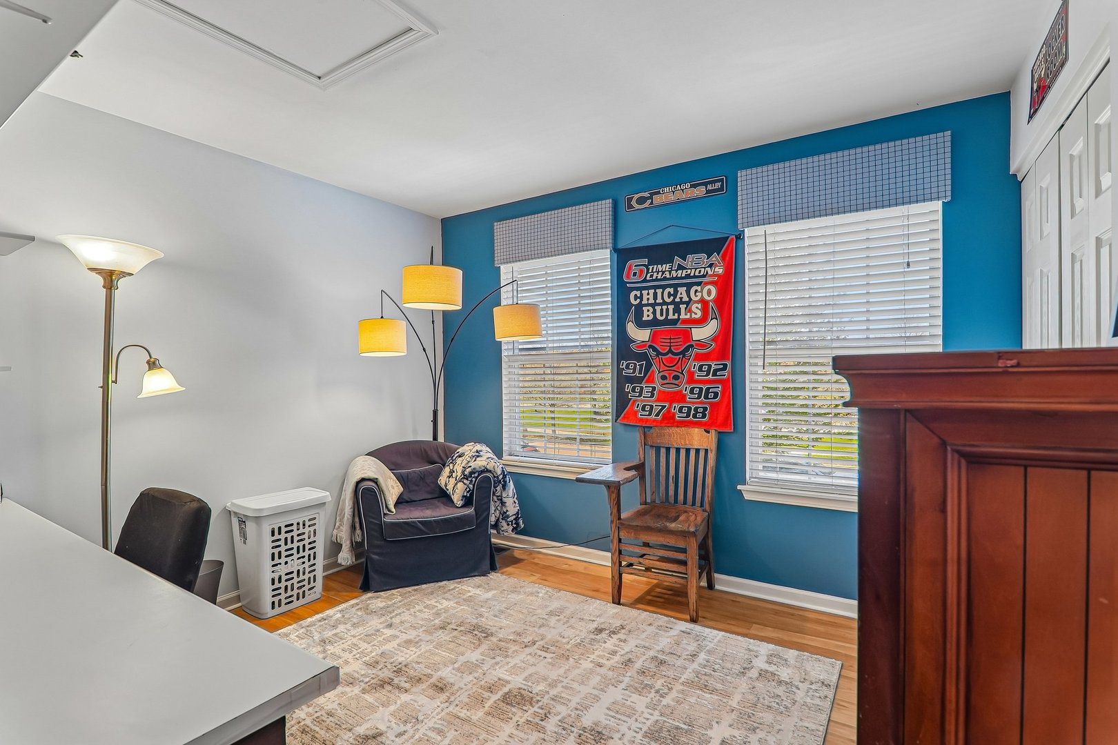 806 Meadowridge Drive, Aurora, IL 60504