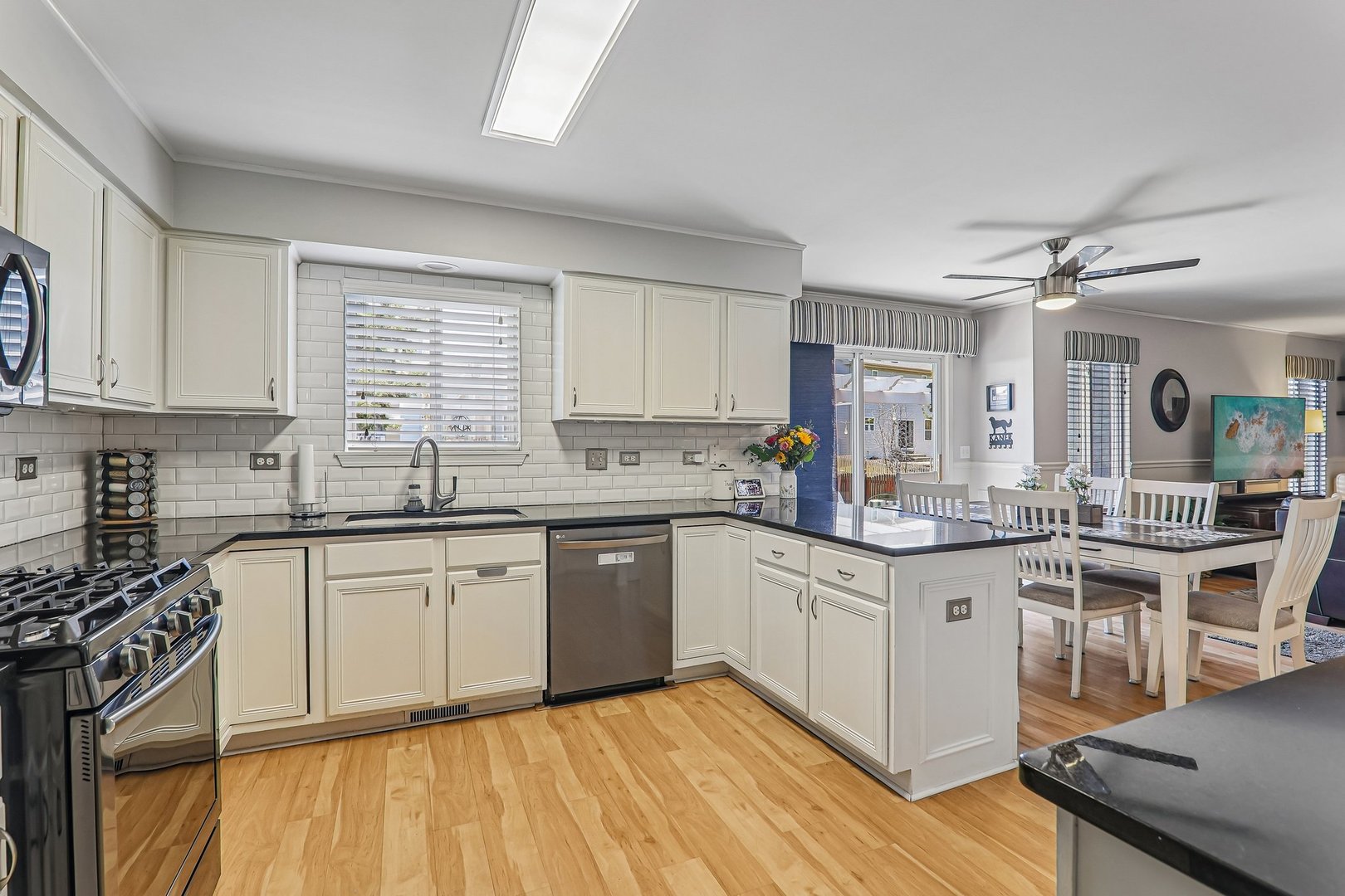 806 Meadowridge Drive, Aurora, IL 60504