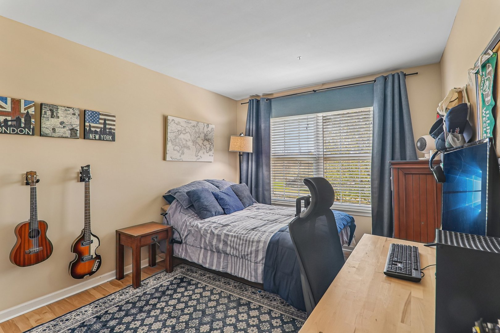 806 Meadowridge Drive, Aurora, IL 60504